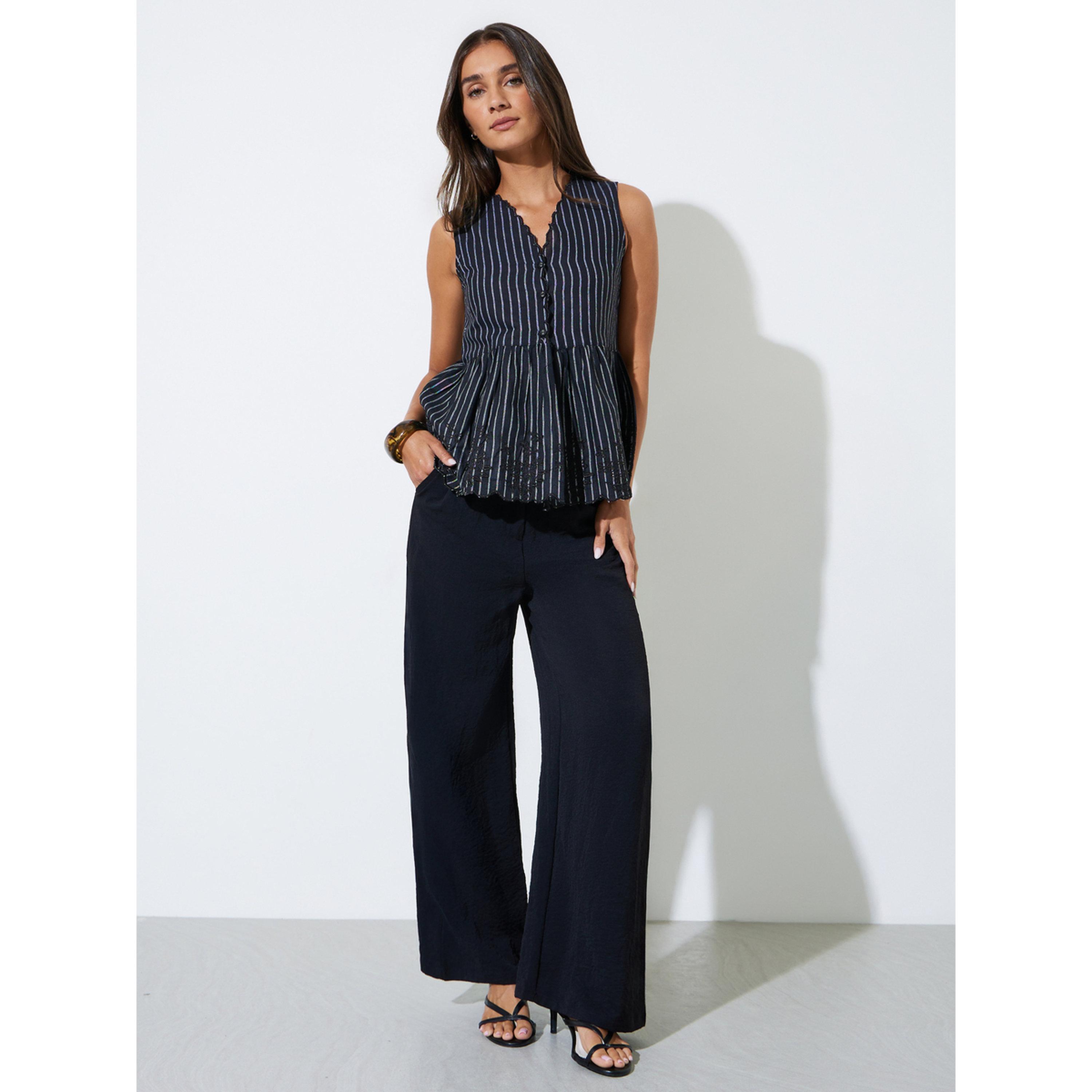 بلوزة بيبلوم مخططة بلا أكمام مع تفاصيل مُطرّزة-women-clothing-shirtsandblouses-blouses-image-2