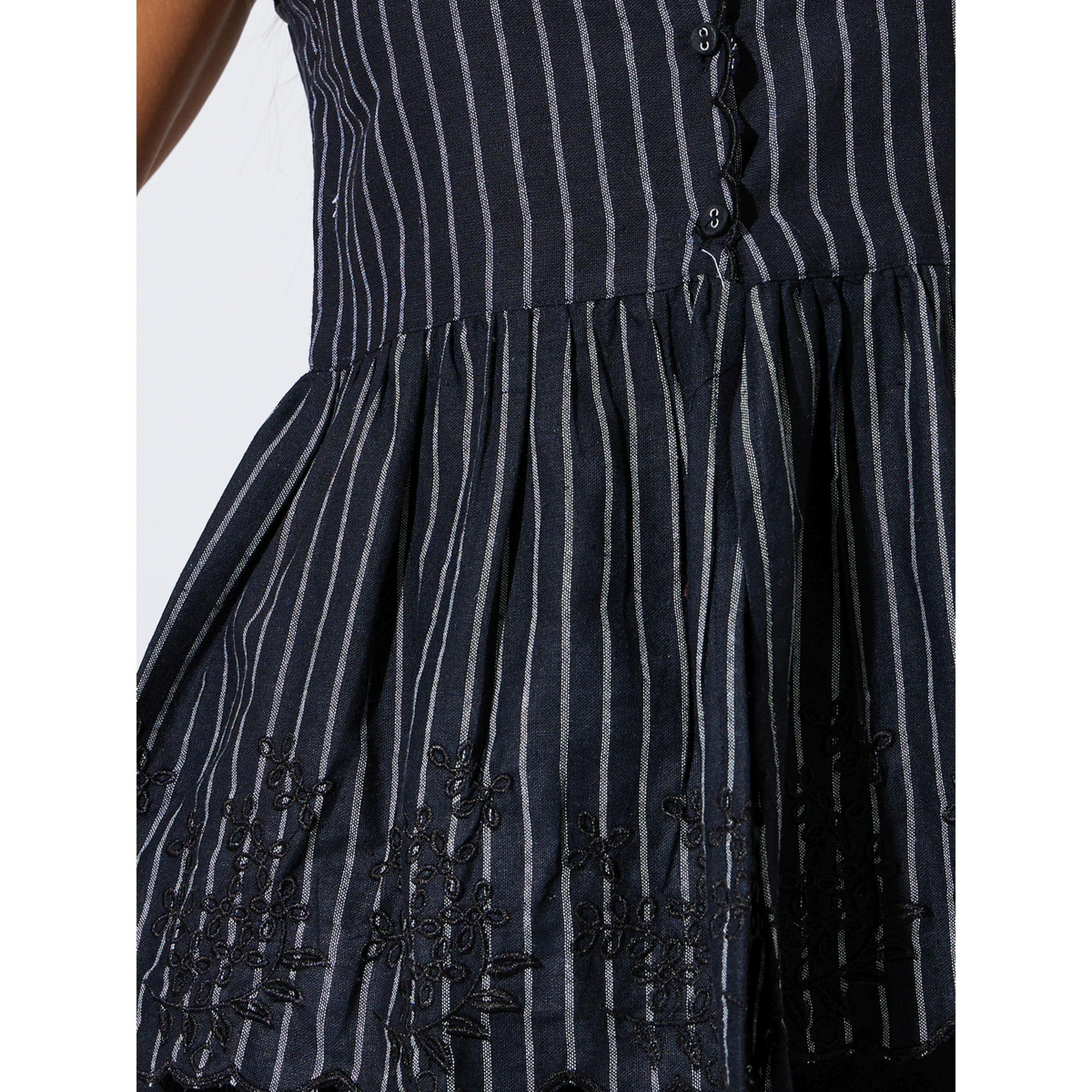 بلوزة بيبلوم مخططة بلا أكمام مع تفاصيل مُطرّزة-women-clothing-shirtsandblouses-blouses-image-4