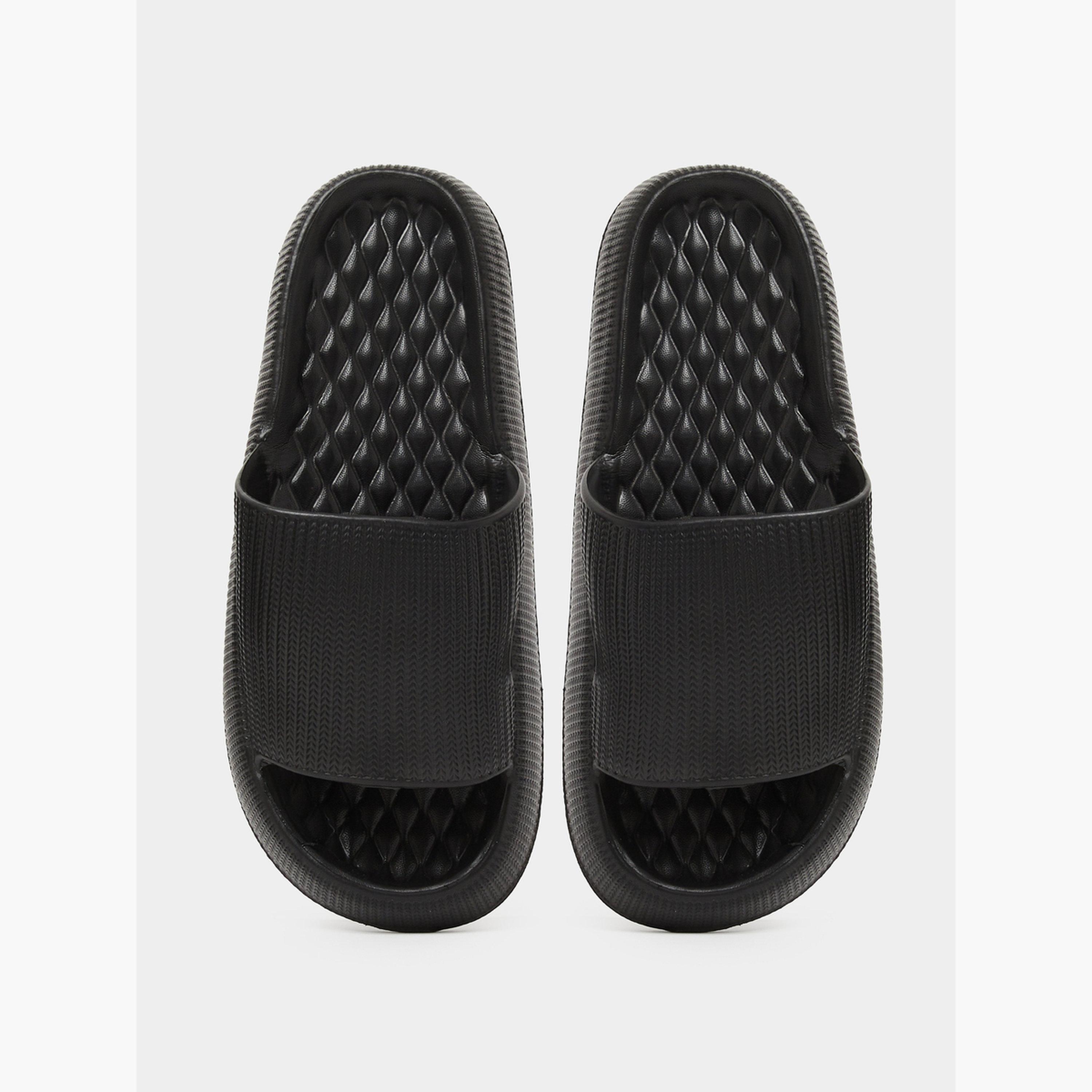 صندل سلايد مريح بتفاصيل بارزة الملمس باللون الأسود-women-shoes-flats-slides-image-3