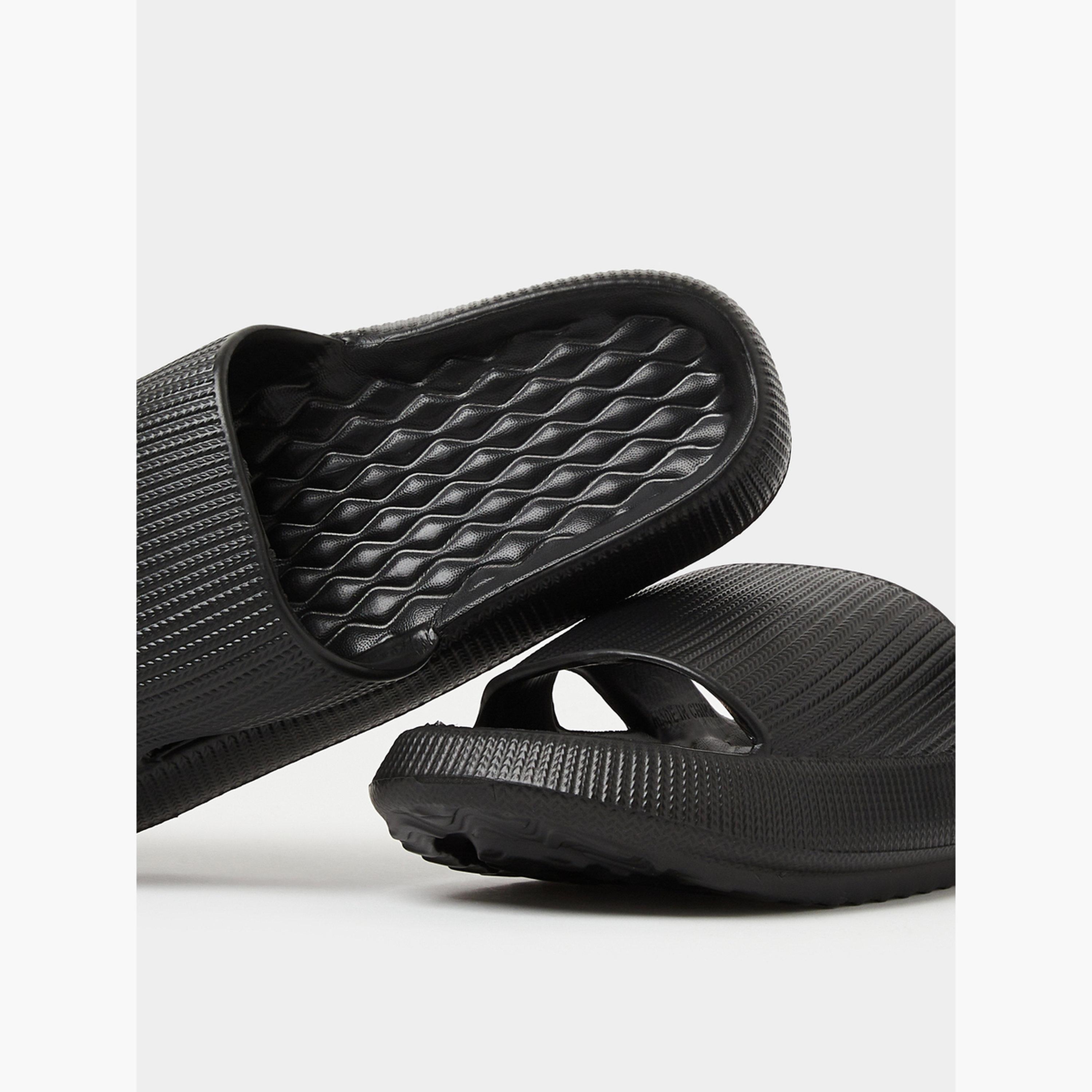 صندل سلايد مريح بتفاصيل بارزة الملمس باللون الأسود-women-shoes-flats-slides-image-4