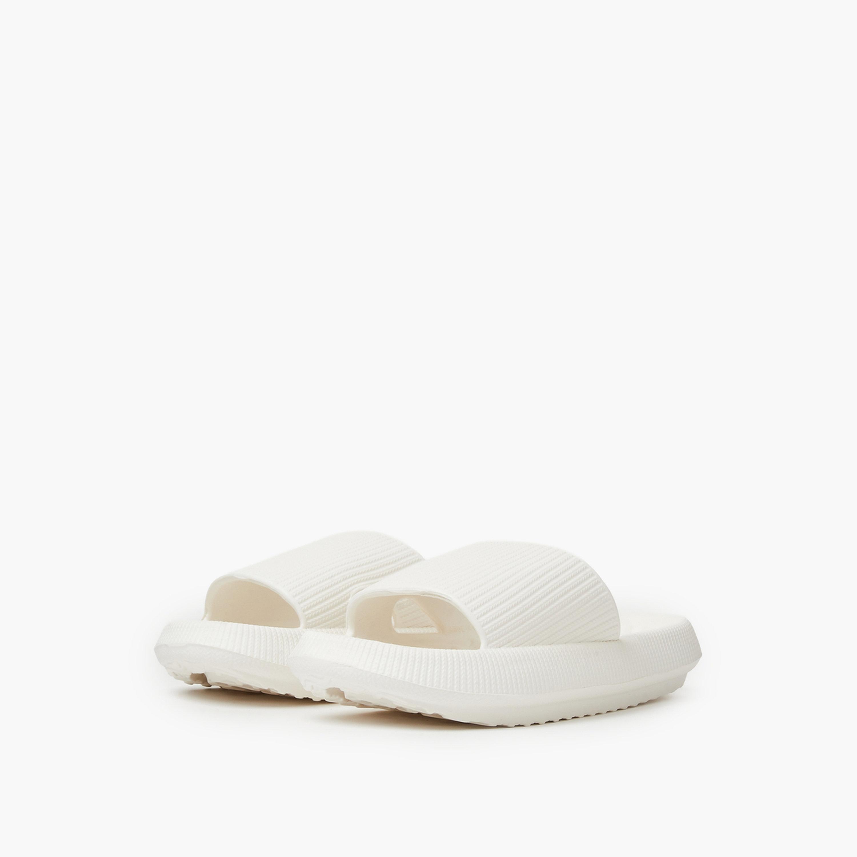 صندل سلايد بمقدمة مفتوحة بتفاصيل بارزة الملمس باللون الأبيض-women-shoes-flats-slides-image-1
