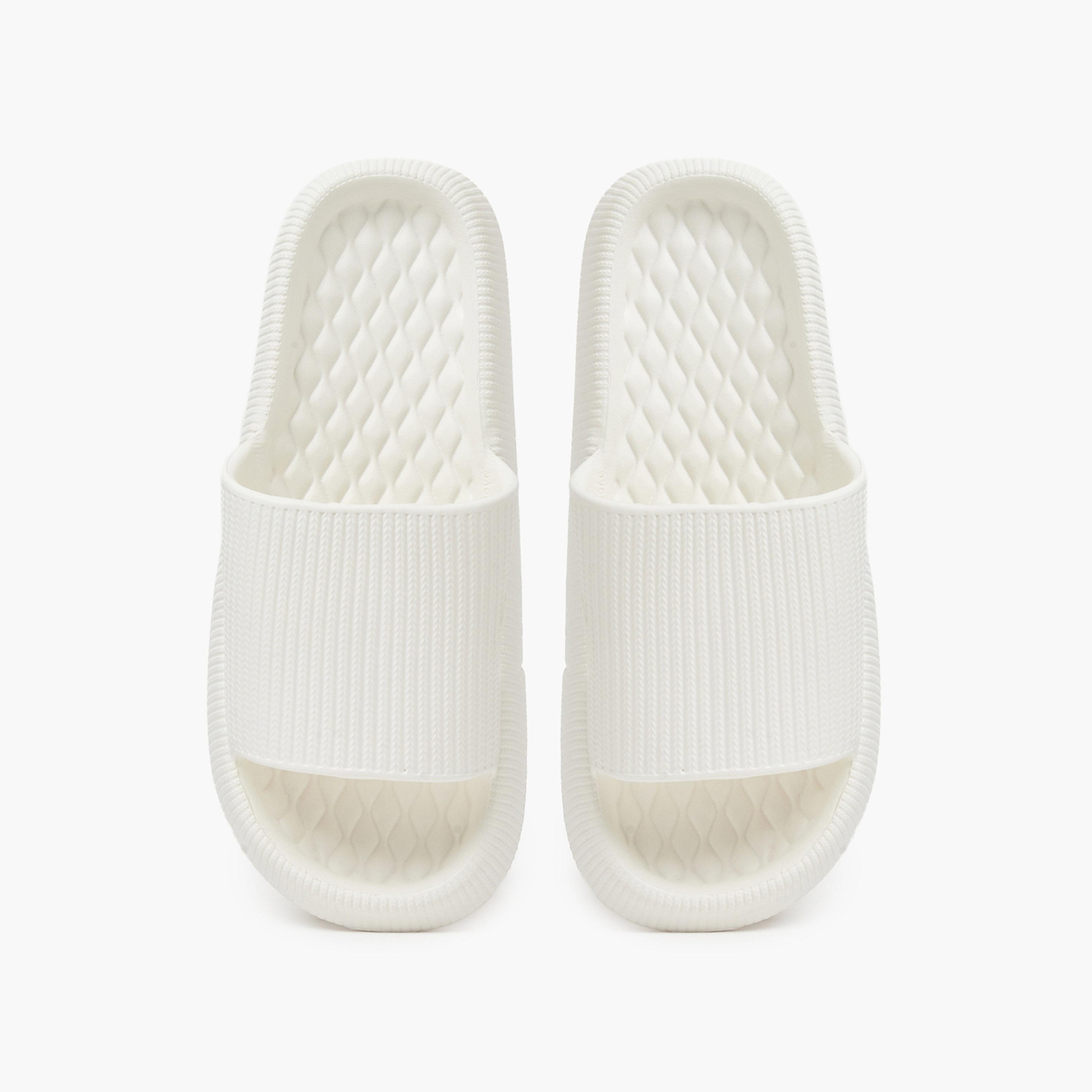 صندل سلايد بمقدمة مفتوحة بتفاصيل بارزة الملمس باللون الأبيض-women-shoes-flats-slides-image-3