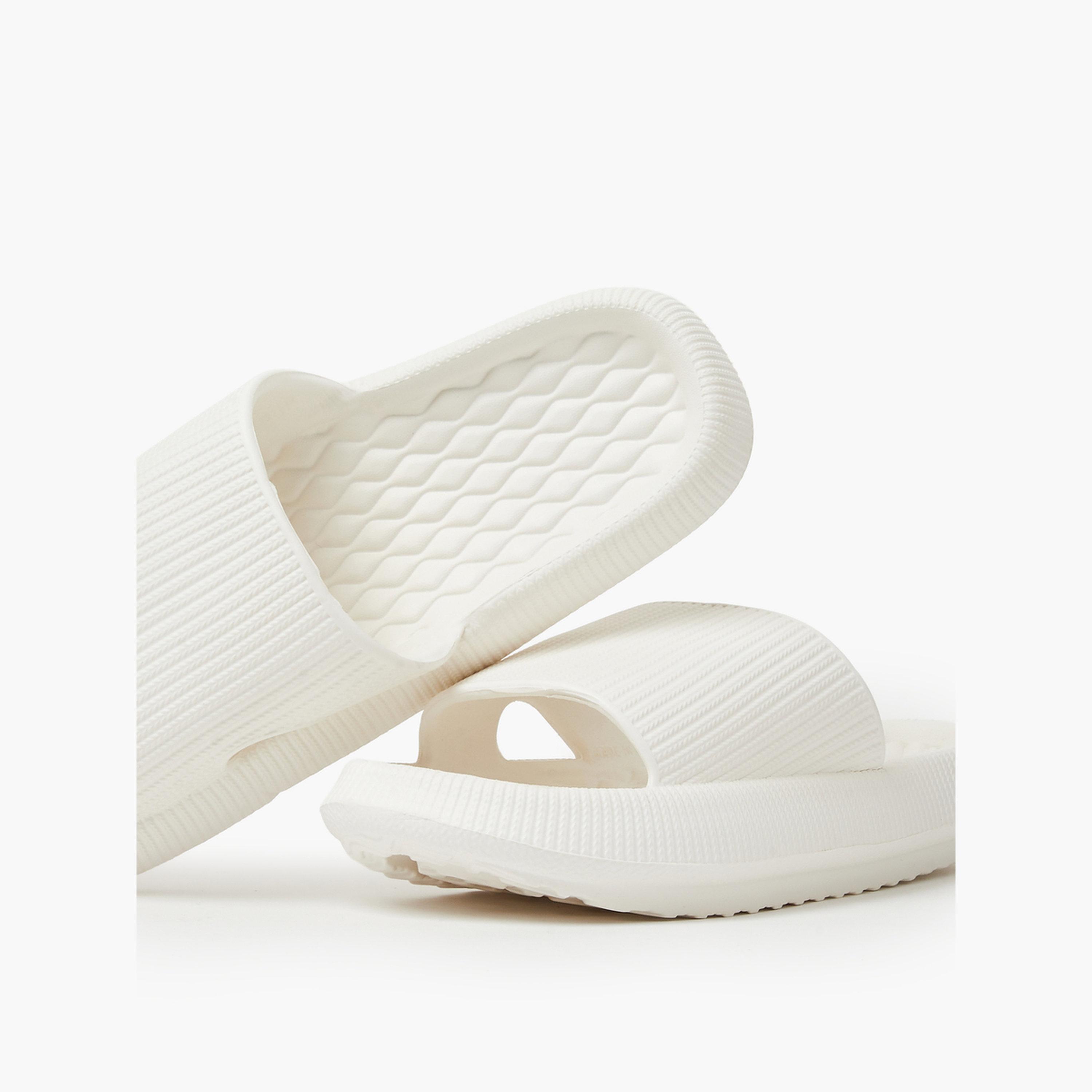 صندل سلايد بمقدمة مفتوحة بتفاصيل بارزة الملمس باللون الأبيض-women-shoes-flats-slides-image-4