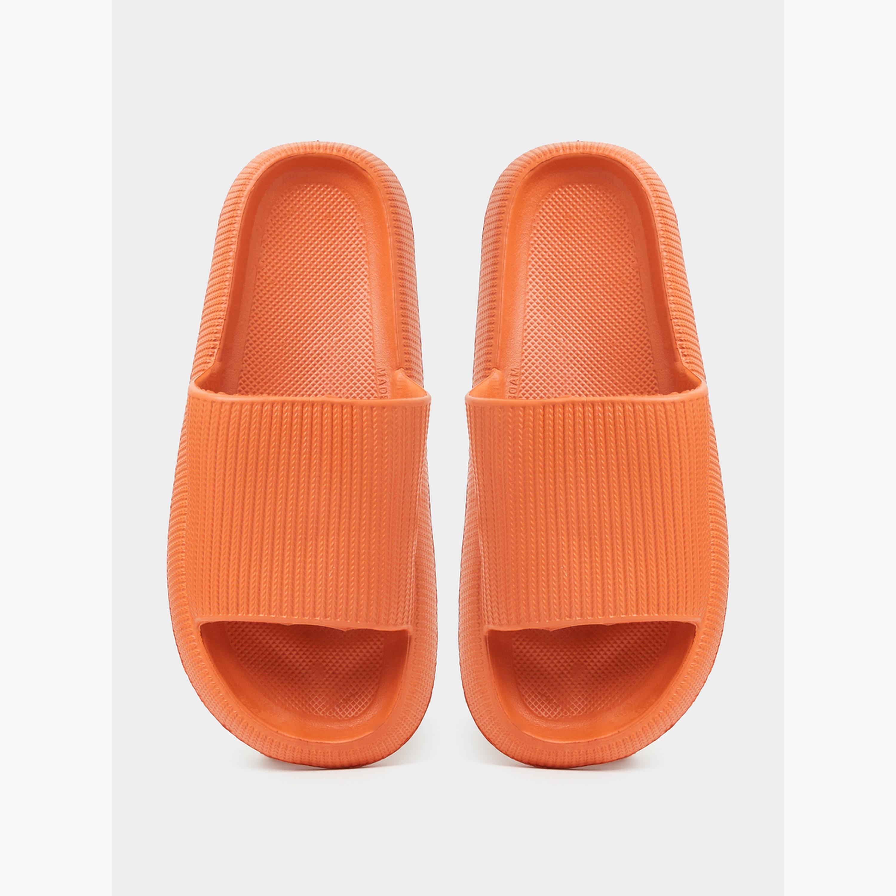 صندل سلايد بمقدمة مفتوحة بتفاصيل بارزة الملمس باللون البرتقالي-women-shoes-flats-slides-image-3