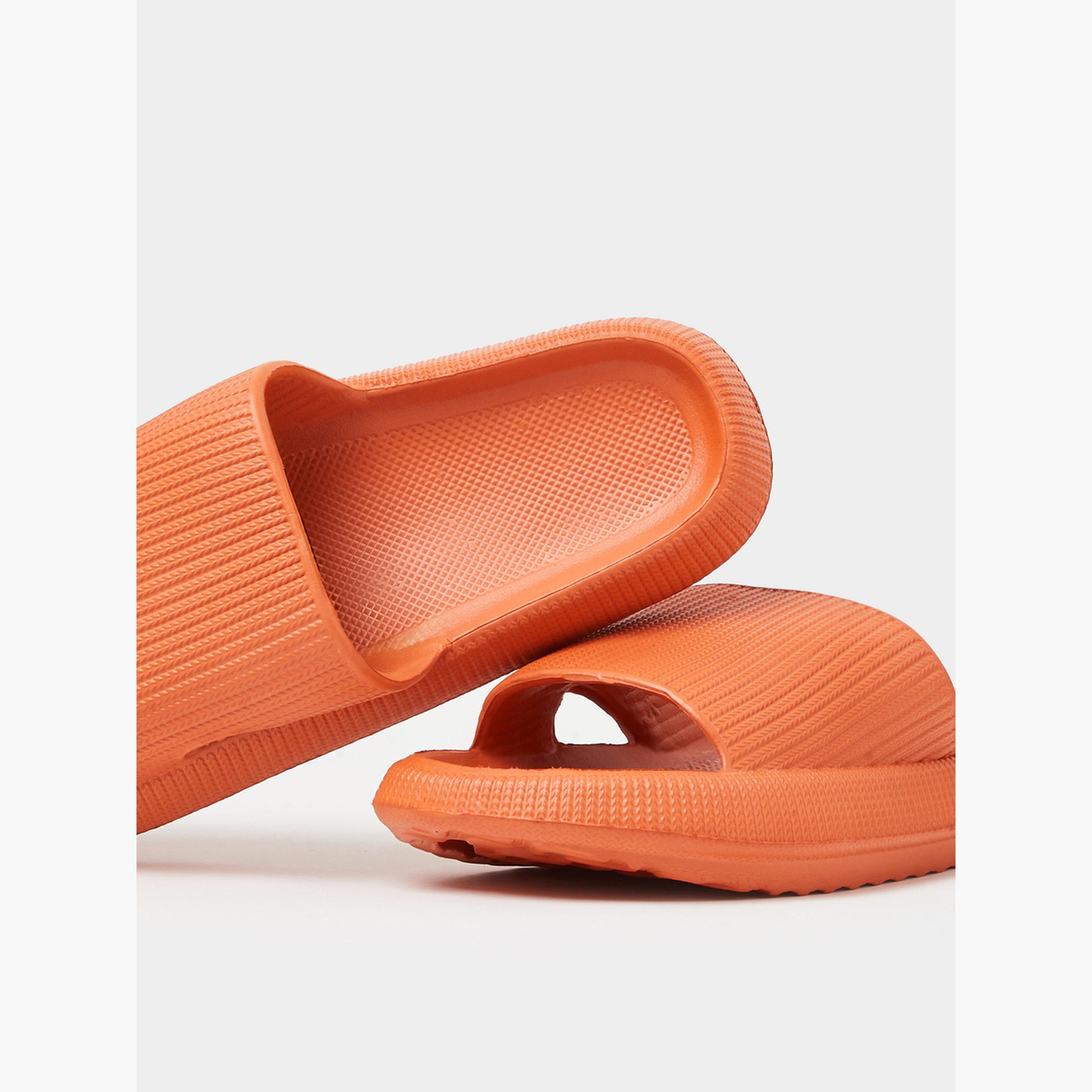 صندل سلايد بمقدمة مفتوحة بتفاصيل بارزة الملمس باللون البرتقالي-women-shoes-flats-slides-image-4