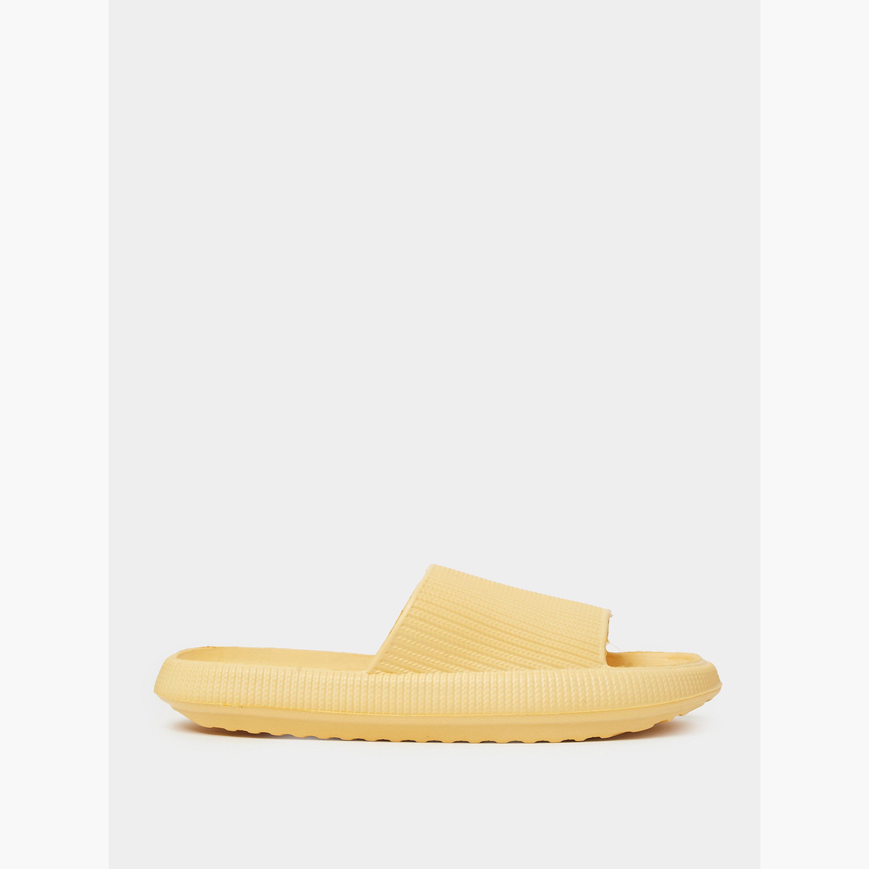 صندل سلايد بمقدمة مفتوحة بتفاصيل بارزة الملمس باللون الأصفر-women-shoes-flats-slides-image-2