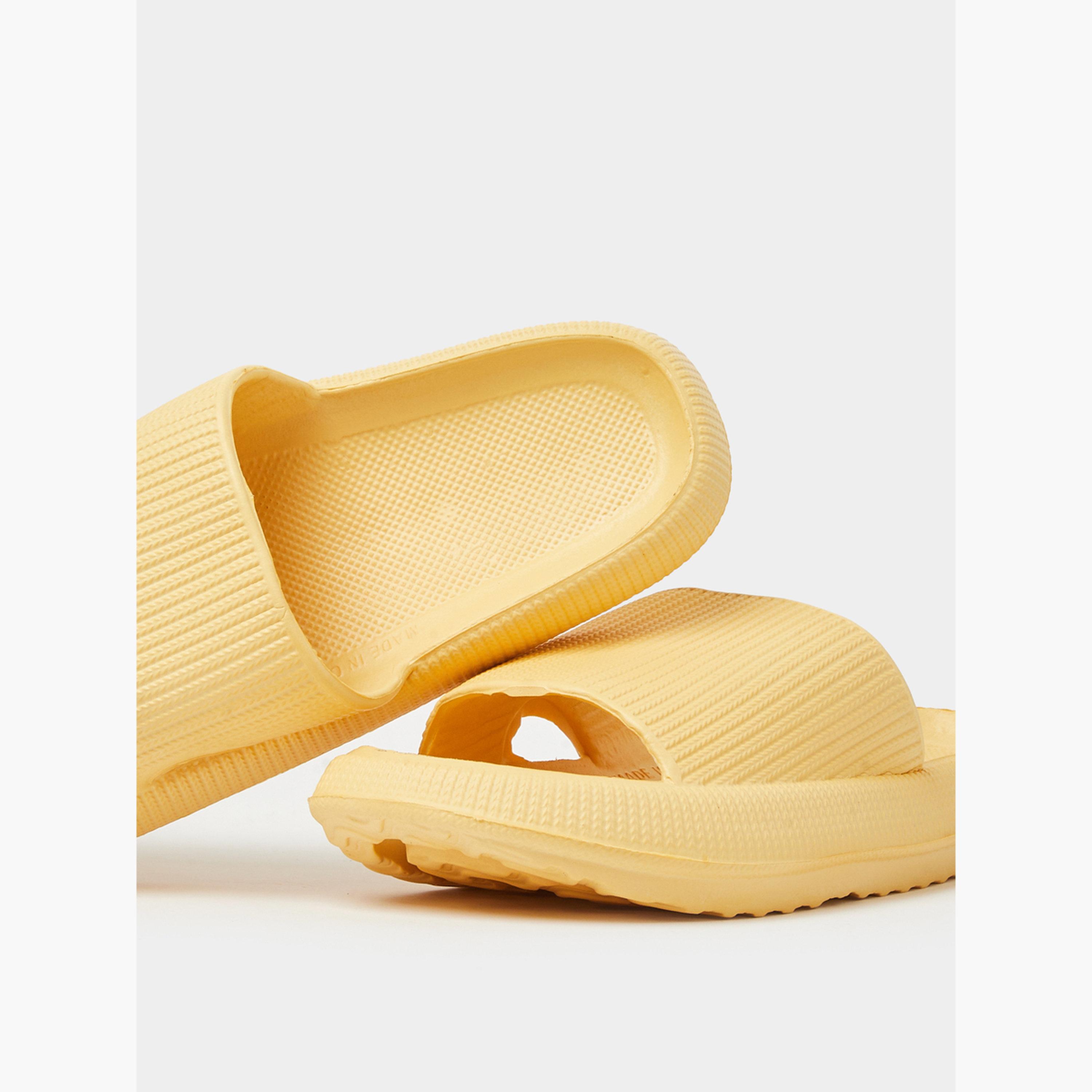 صندل سلايد بمقدمة مفتوحة بتفاصيل بارزة الملمس باللون الأصفر-women-shoes-flats-slides-image-4
