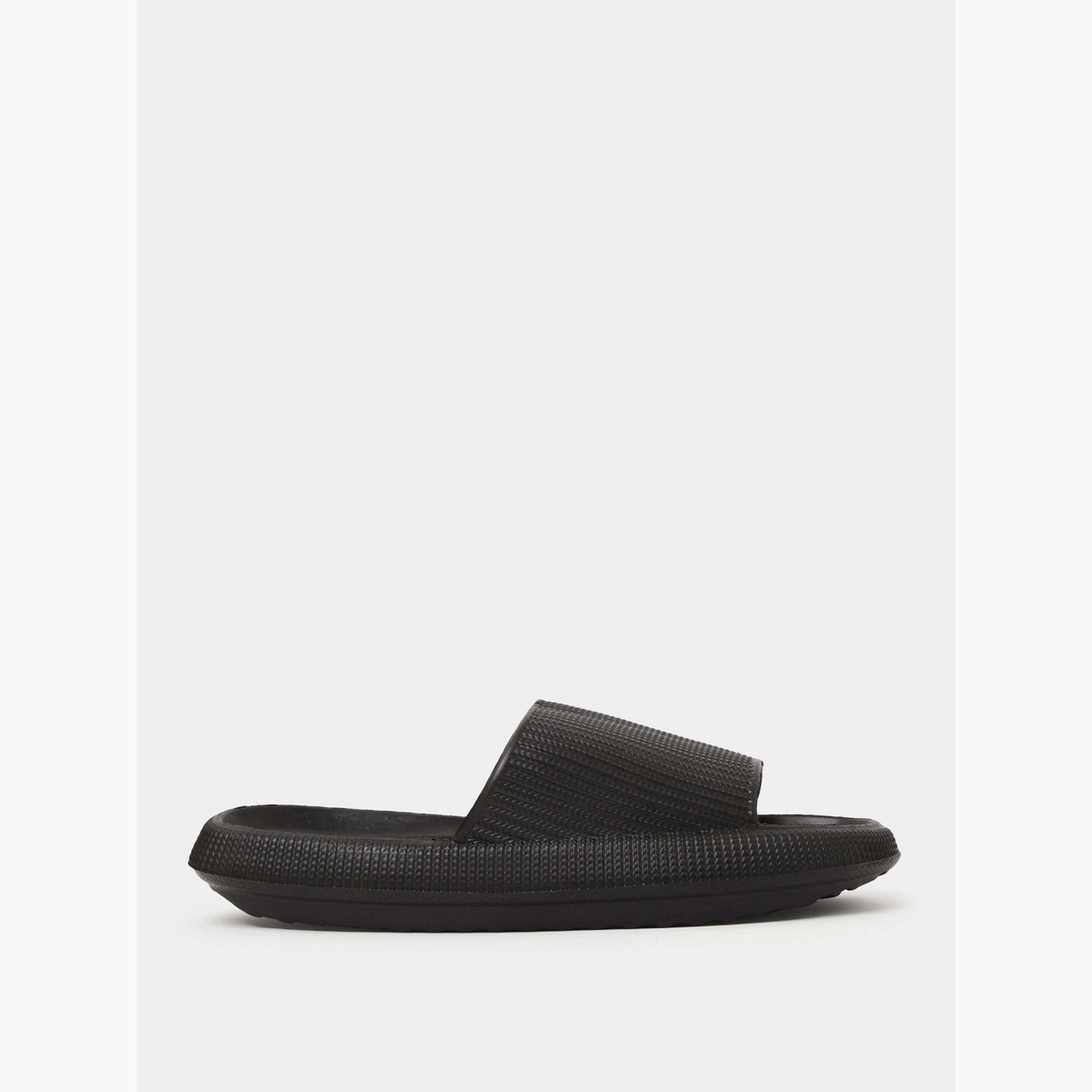 صندل سلايد بمقدمة مفتوحة بتفاصيل بارزة الملمس باللون الأسود-women-shoes-flats-slides-image-2
