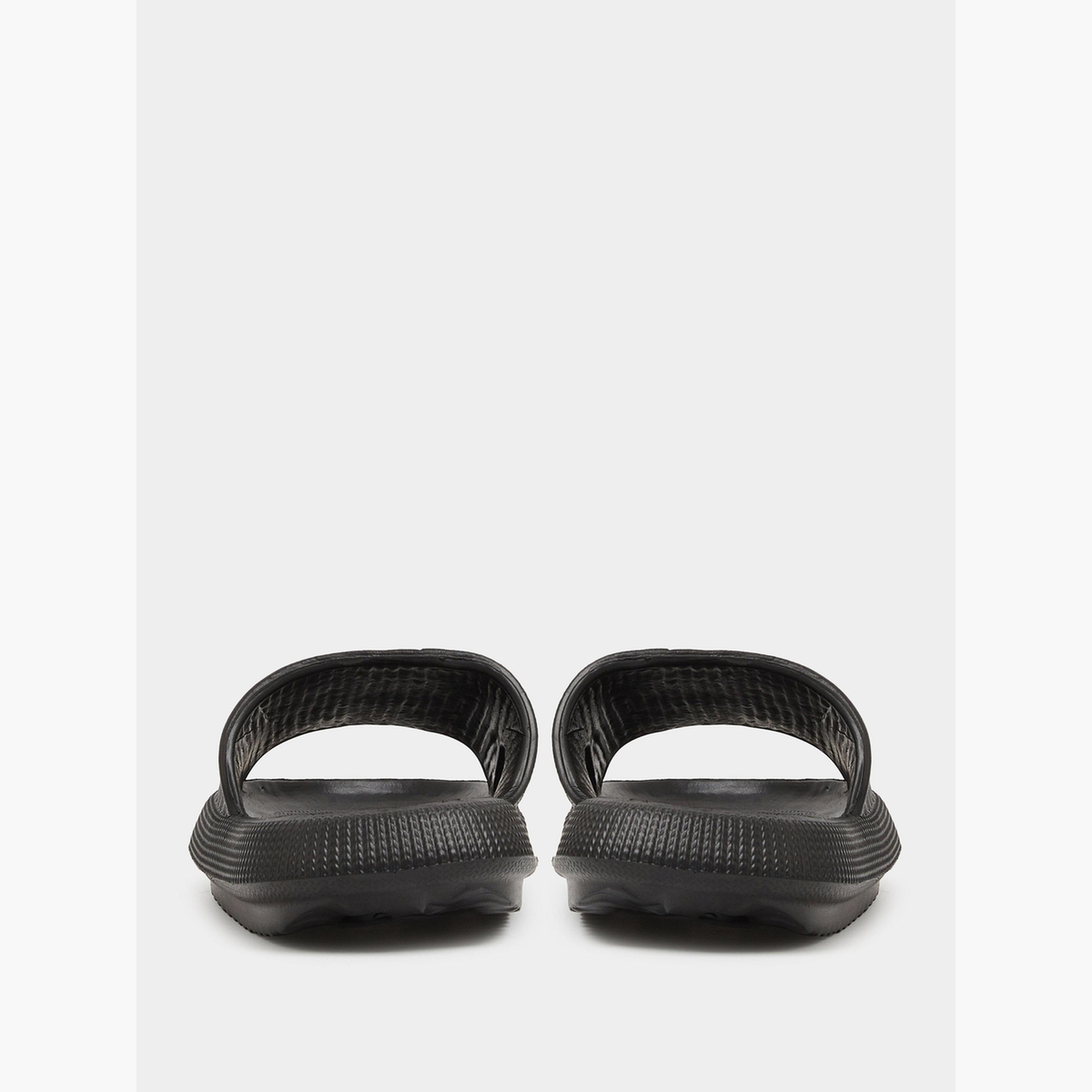 صندل سلايد بمقدمة مفتوحة بتفاصيل بارزة الملمس باللون الأسود-women-shoes-flats-slides-image-5