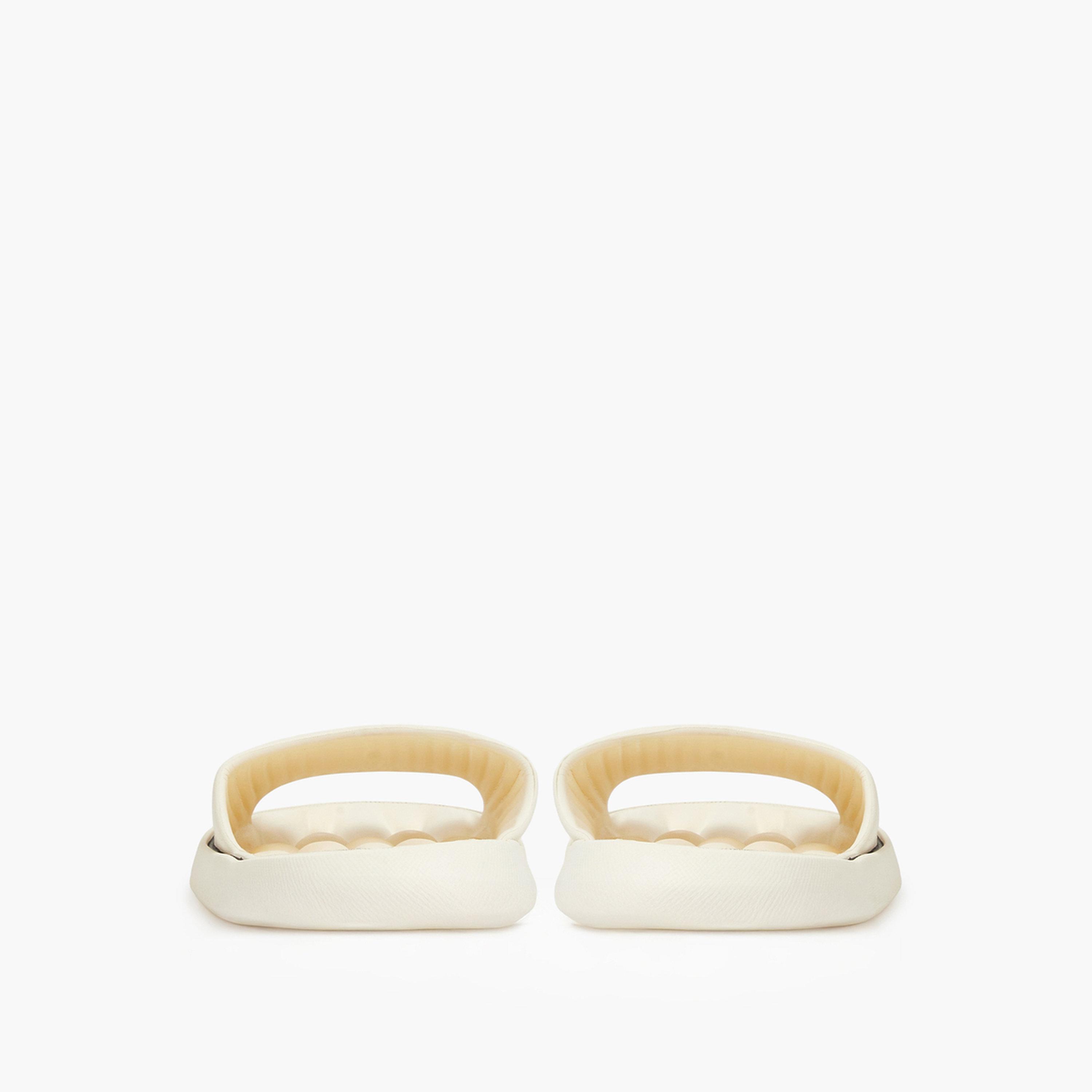 صندل سلايد بحواف متباينة باللون الأبيض-women-shoes-flats-slides-image-5