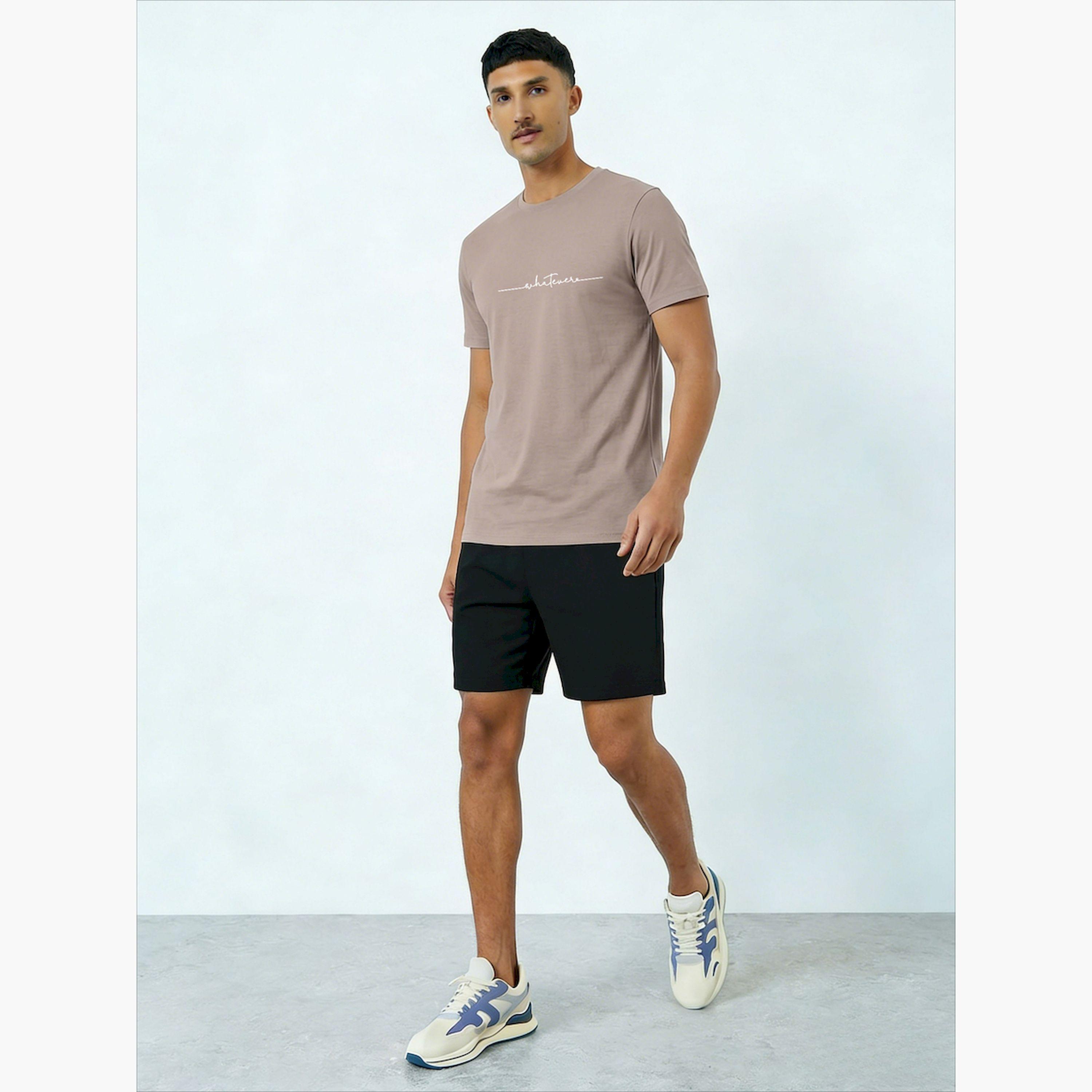 طقم منسق من تيشيرت ياقة دائرية بأكمام قصيرة وشورت بطبعة شعار للرجال-men-clothing-coordsets-image-3