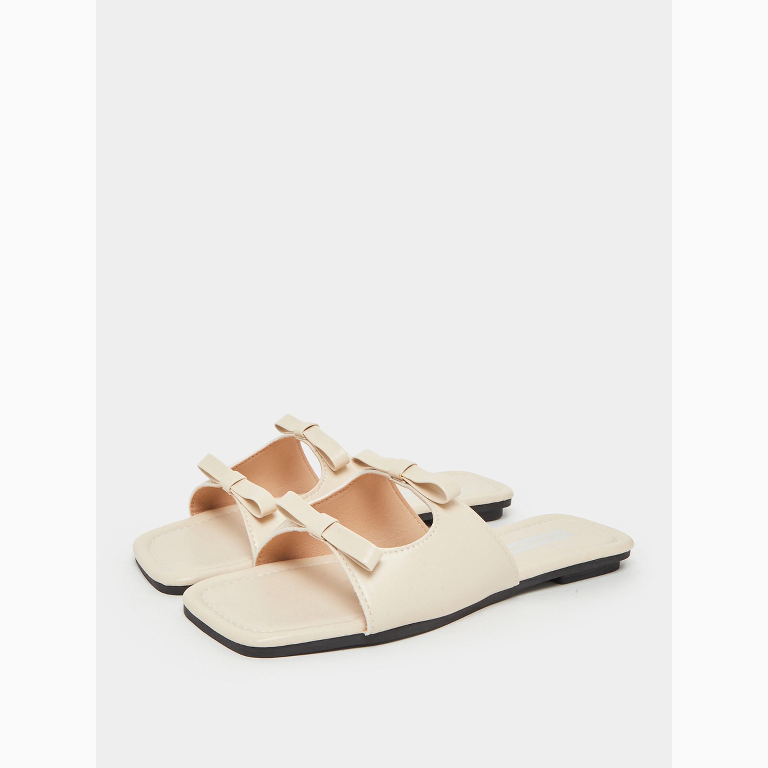 صندل مسطح بتفاصيل فيونكة-women-shoes-sandals-flats-image-1