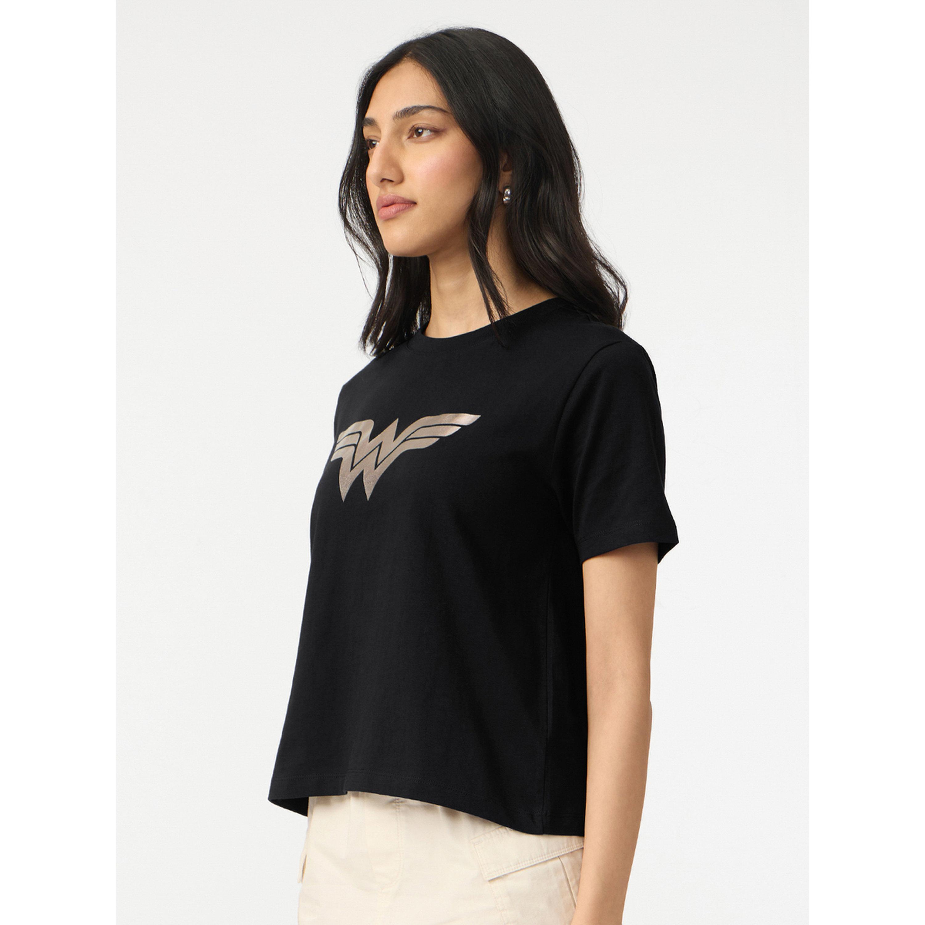 تيشيرت بشعار وندر وومان وقصة مربعة-women-clothing-tshirts-image-3