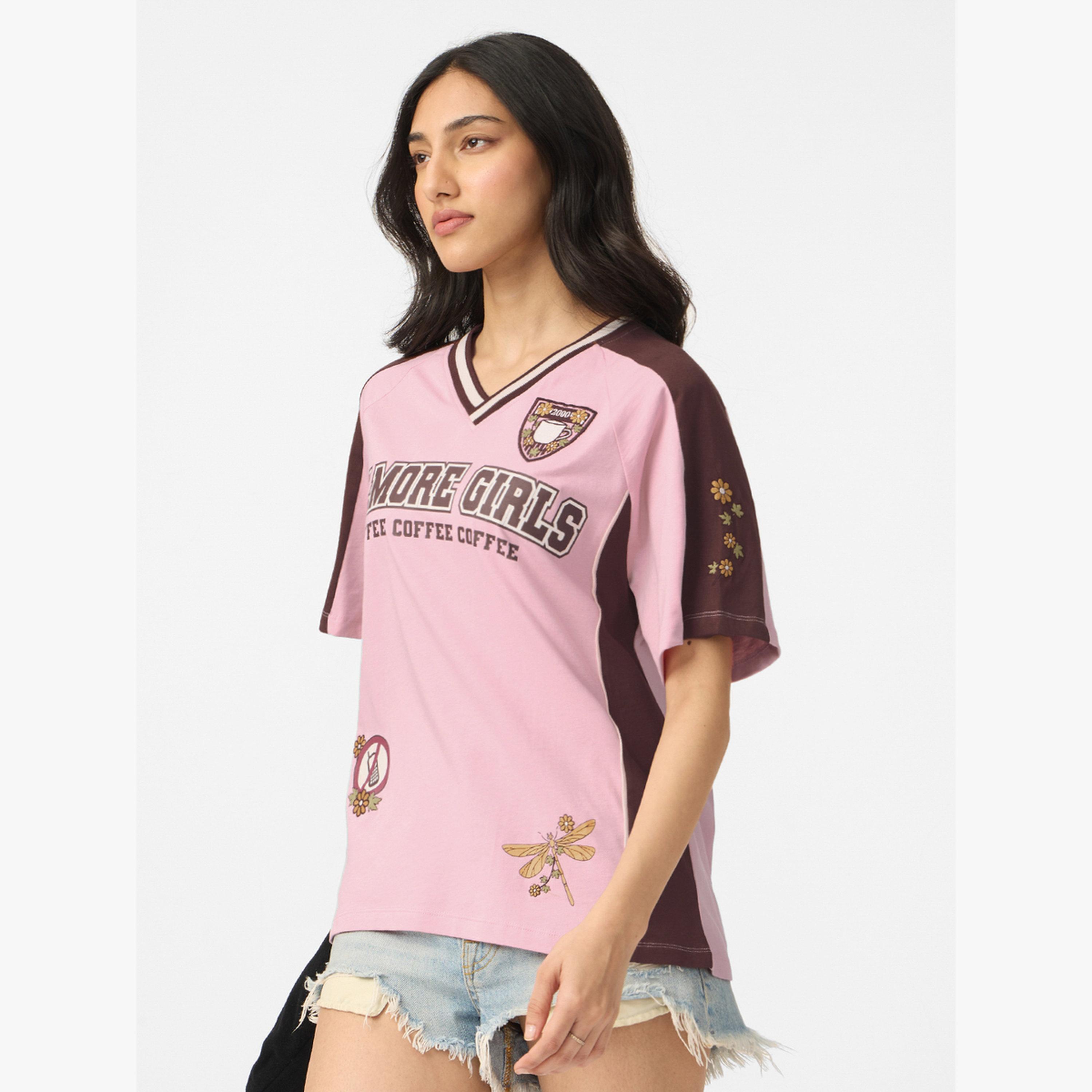 تيشيرت بطبعة جيلمور جيرلز وقصة واسعة-women-clothing-tshirts-image-3