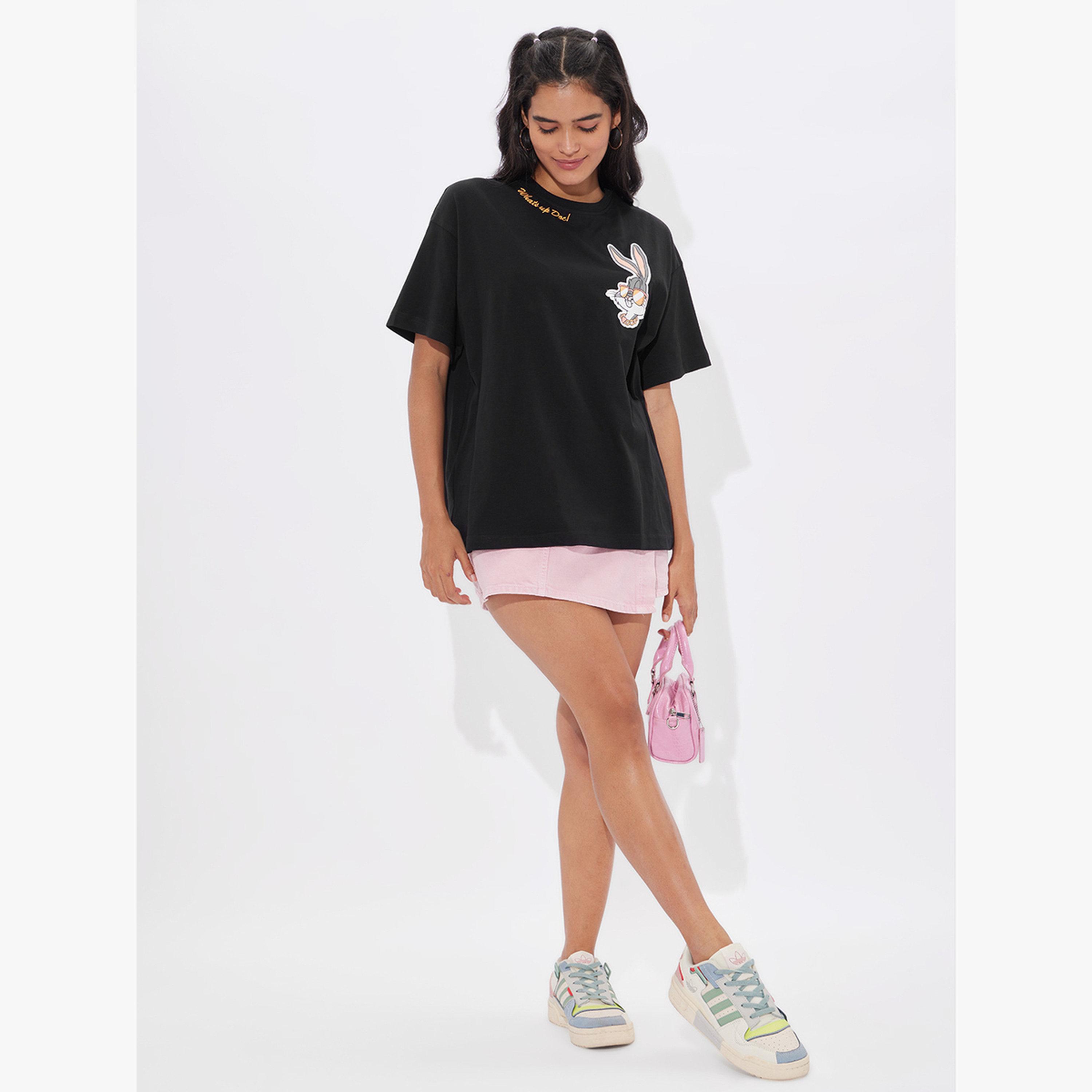 تيشيرت بطبعة باغز باني وقصة واسعة-women-clothing-tshirts-image-2
