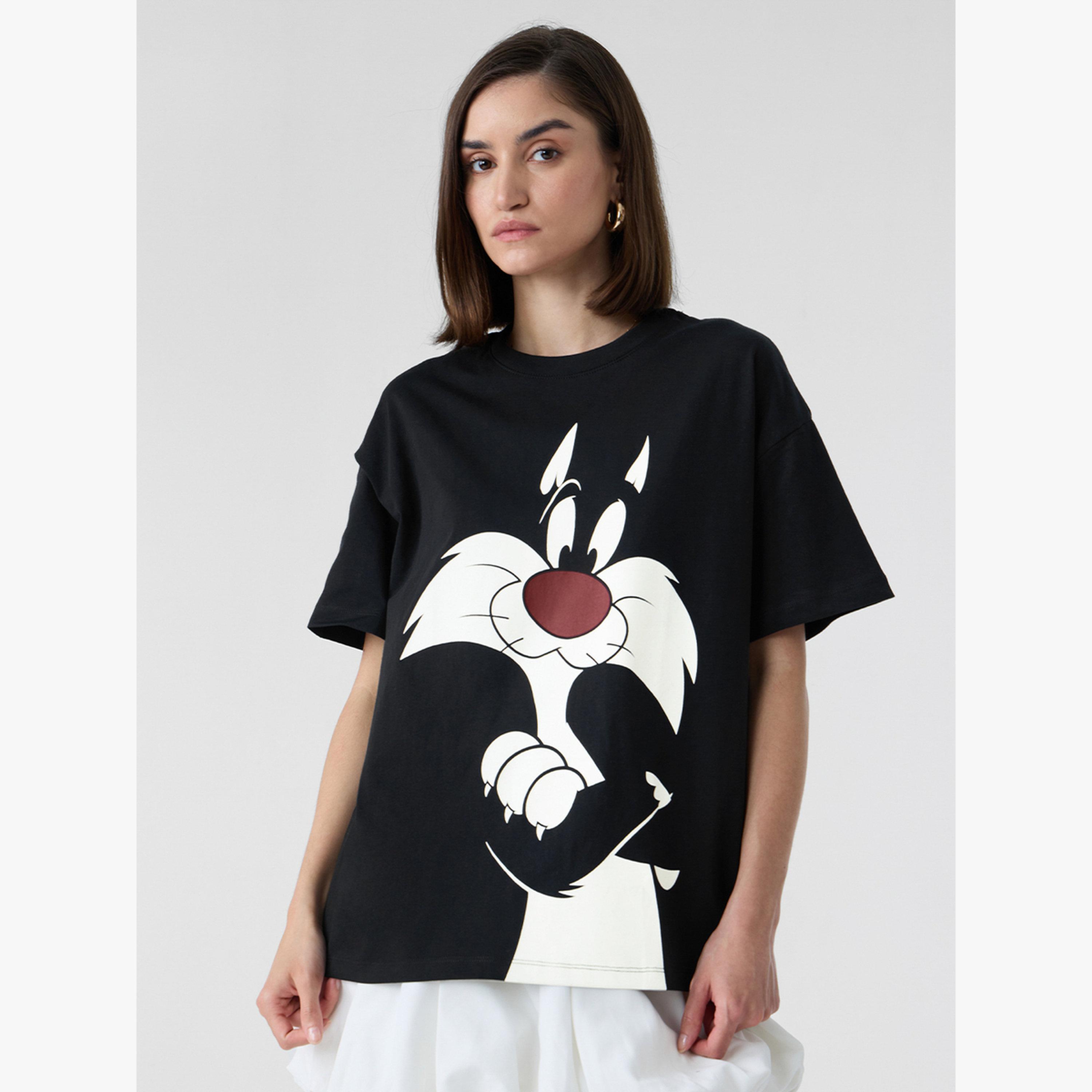 تيشيرت بطبعة سيلفستر وقصة واسعة-women-clothing-tshirts-image-1