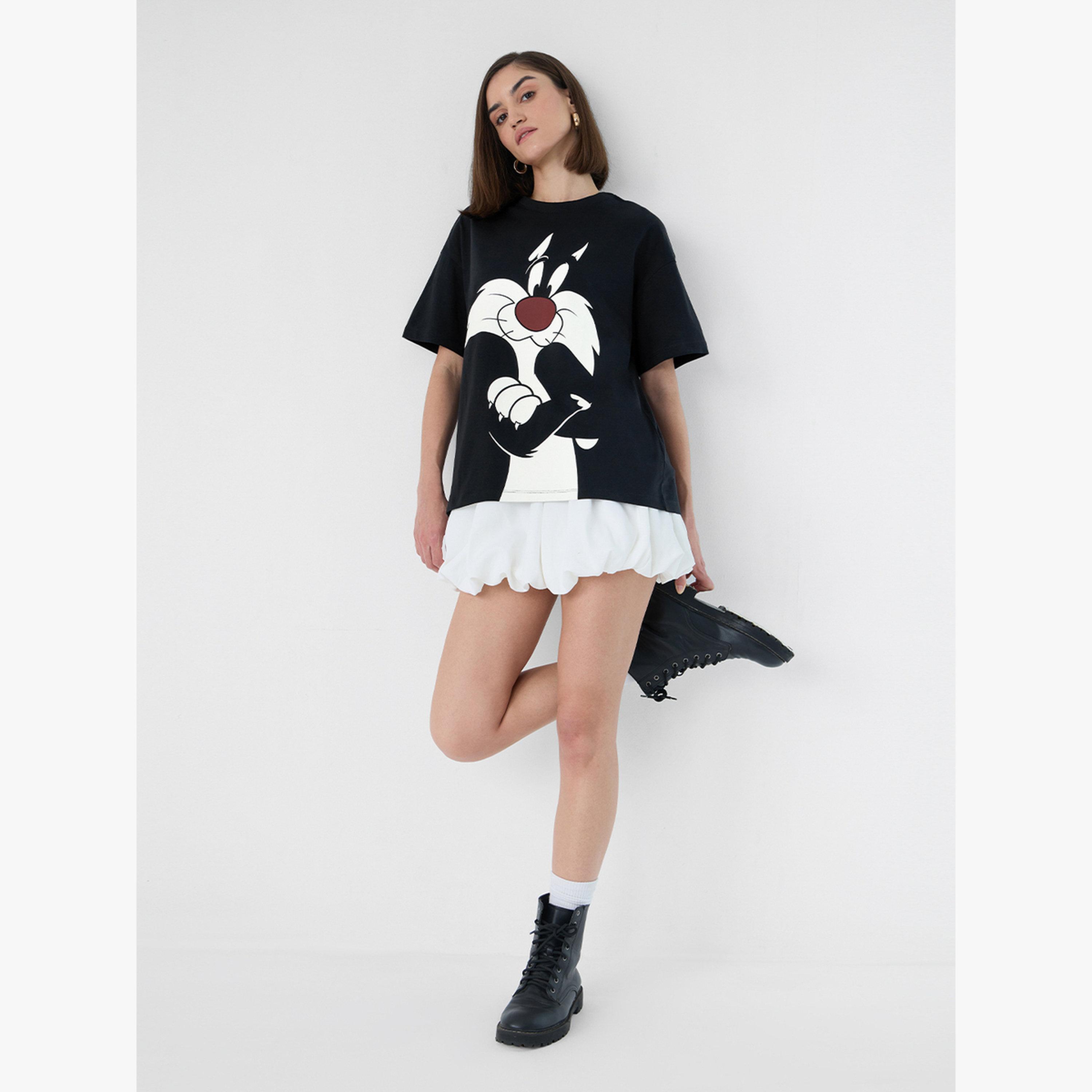 تيشيرت بطبعة سيلفستر وقصة واسعة-women-clothing-tshirts-image-2