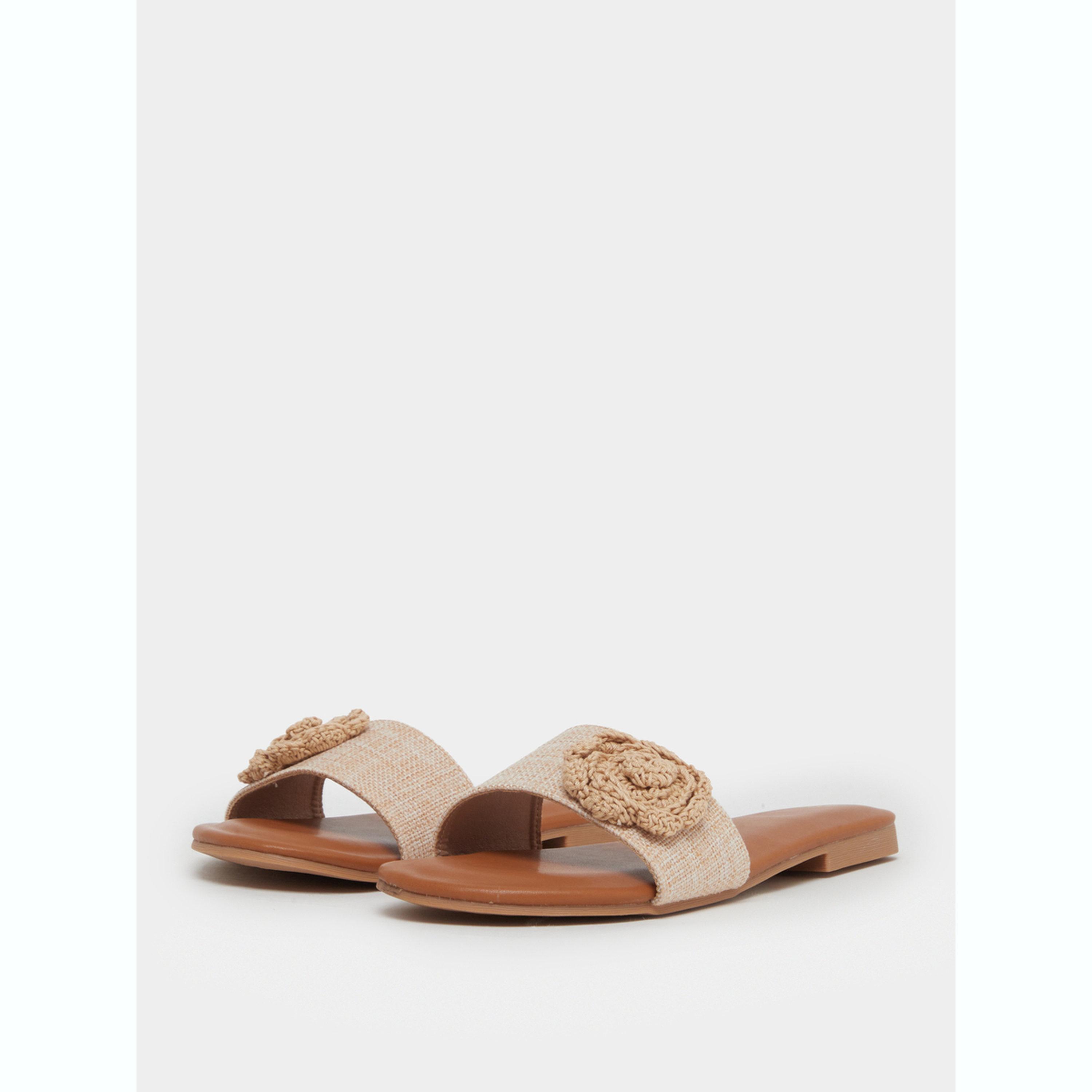 صندل بتفاصيل زهور كروشيه-women-shoes-sandals-flats-image-1