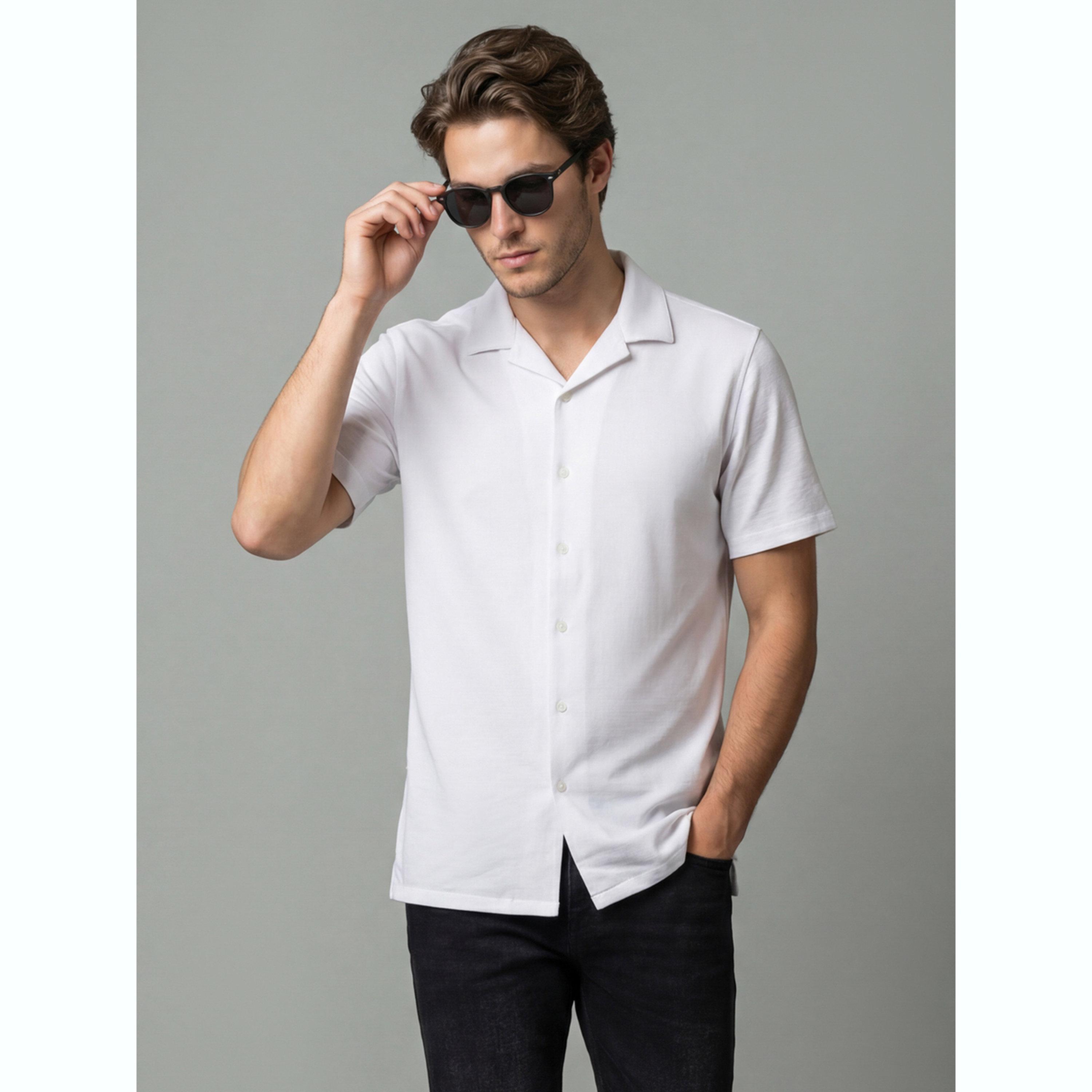 قميص بأكمام قصيرة وياقة كوبية رجالي لون أبيض-men-clothing-shirts-image-1