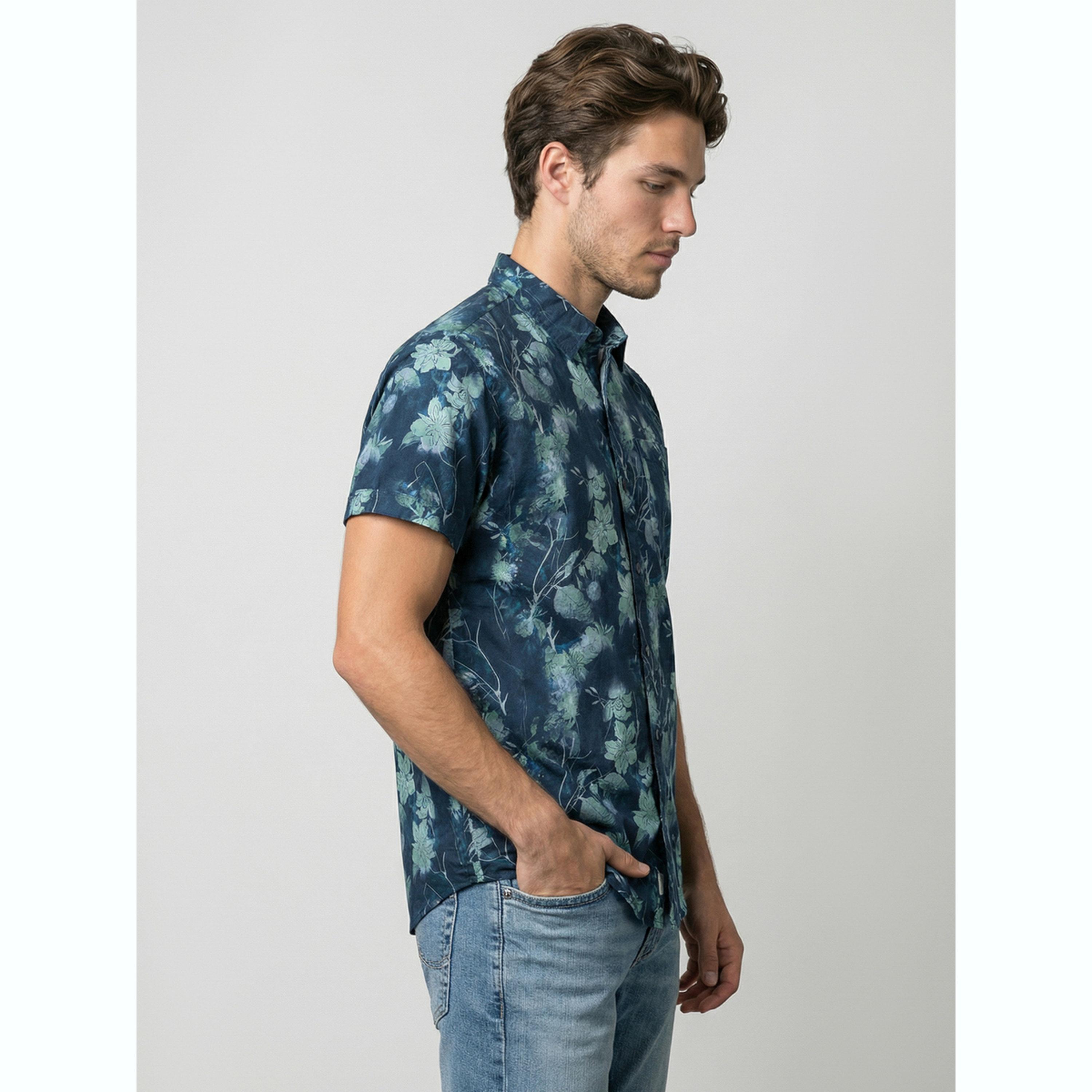 قميص أزرق بنقشة الزهور وأكمام قصيرة-men-clothing-shirts-image-3