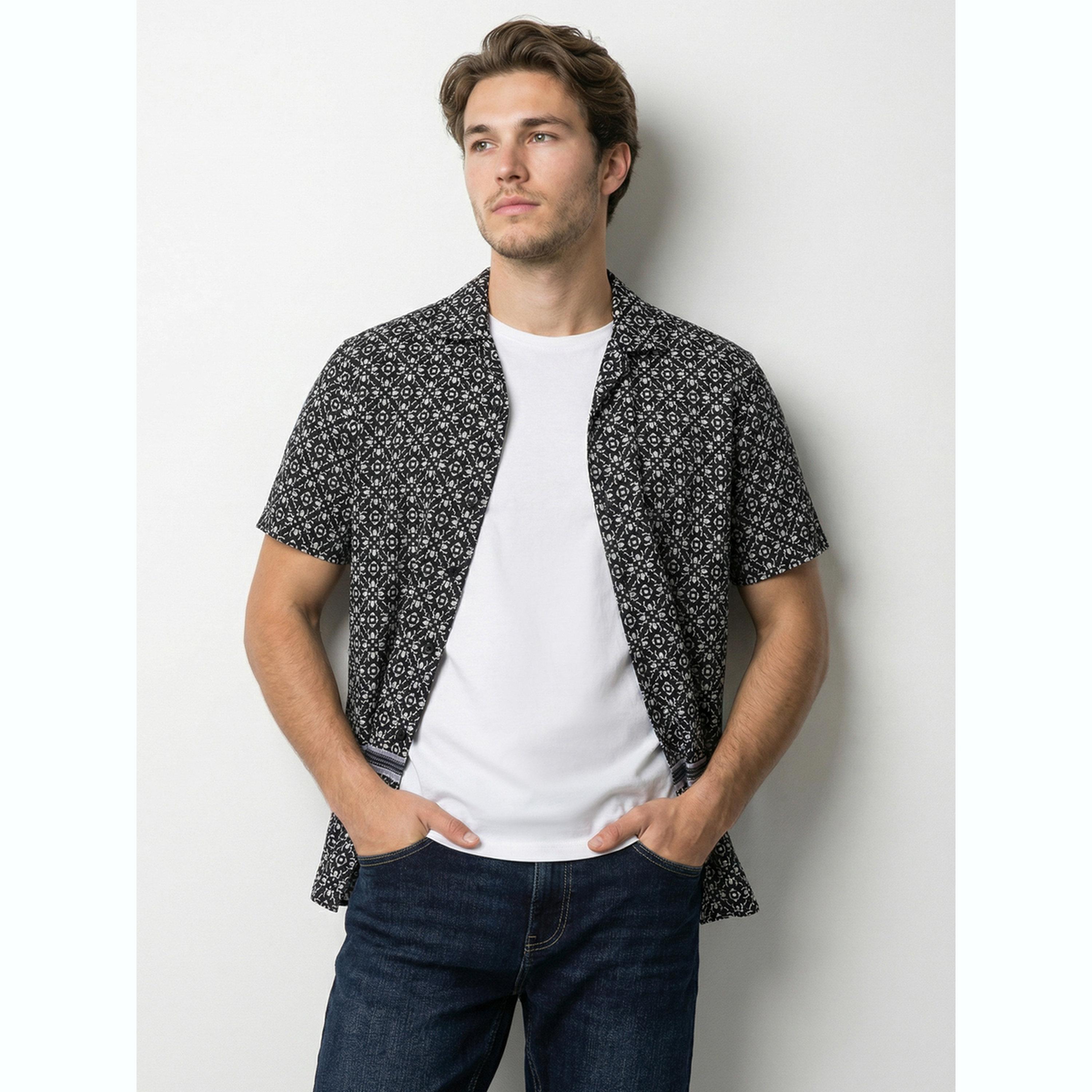 قميص أسود مطبوع بياقة كوبية-men-clothing-shirts-image-1