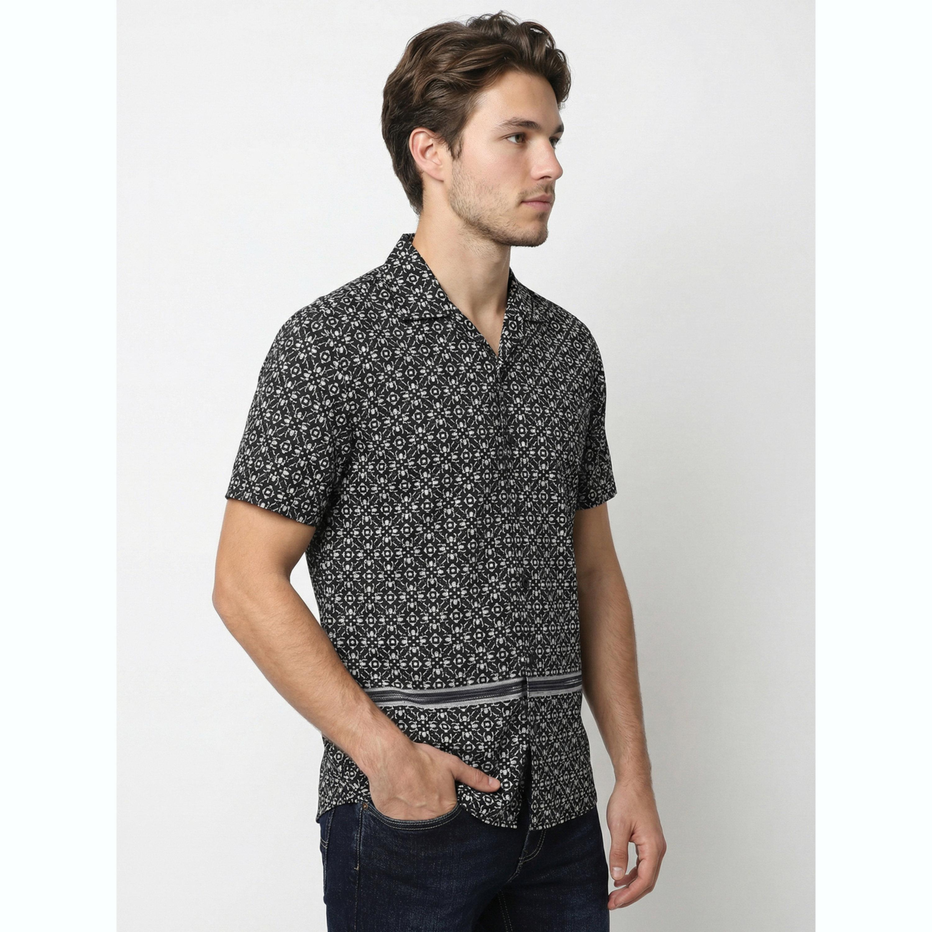 قميص أسود مطبوع بياقة كوبية-men-clothing-shirts-image-4