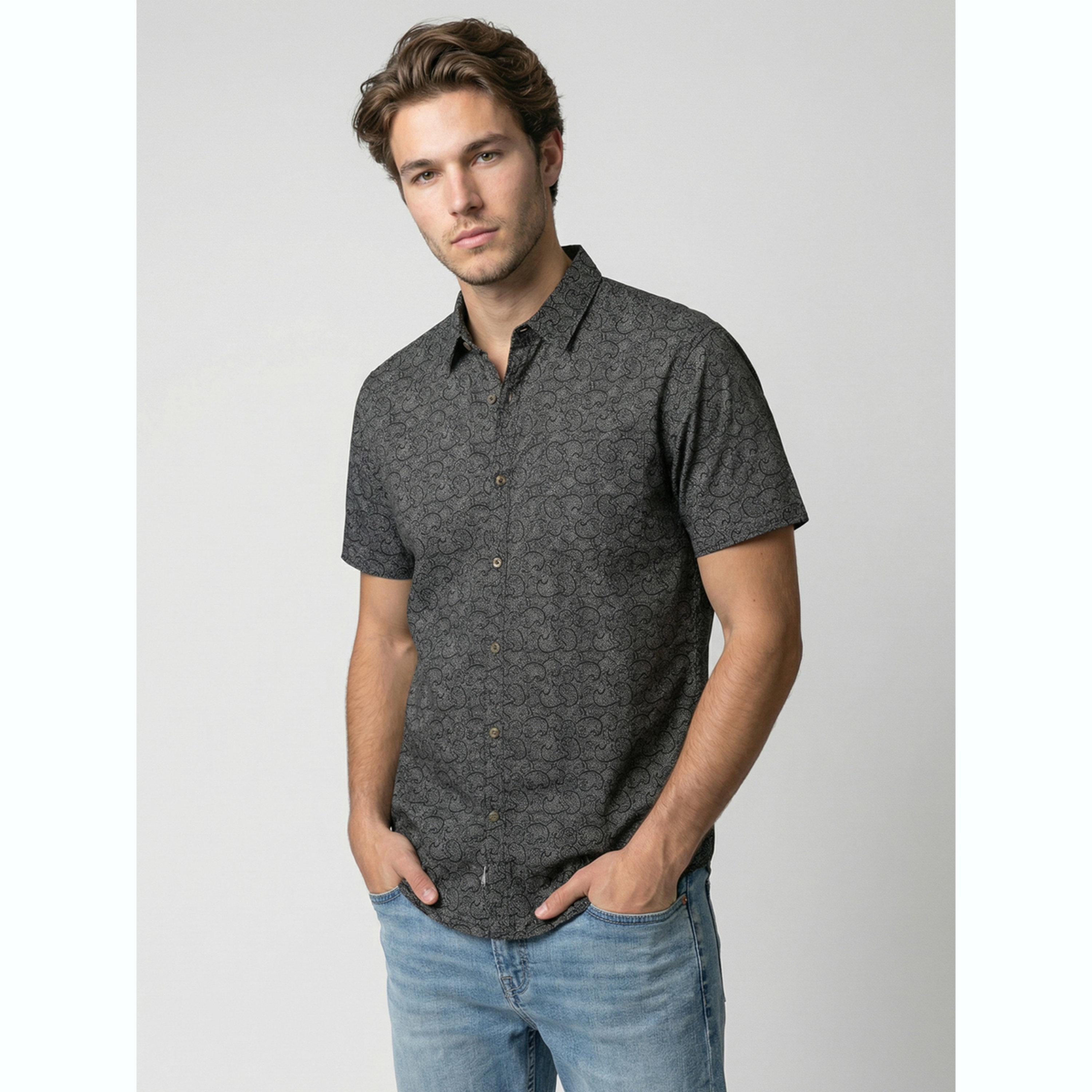 قميص أسود بطبعة بيزلي وأكمام قصيرة-men-clothing-shirts-image-1