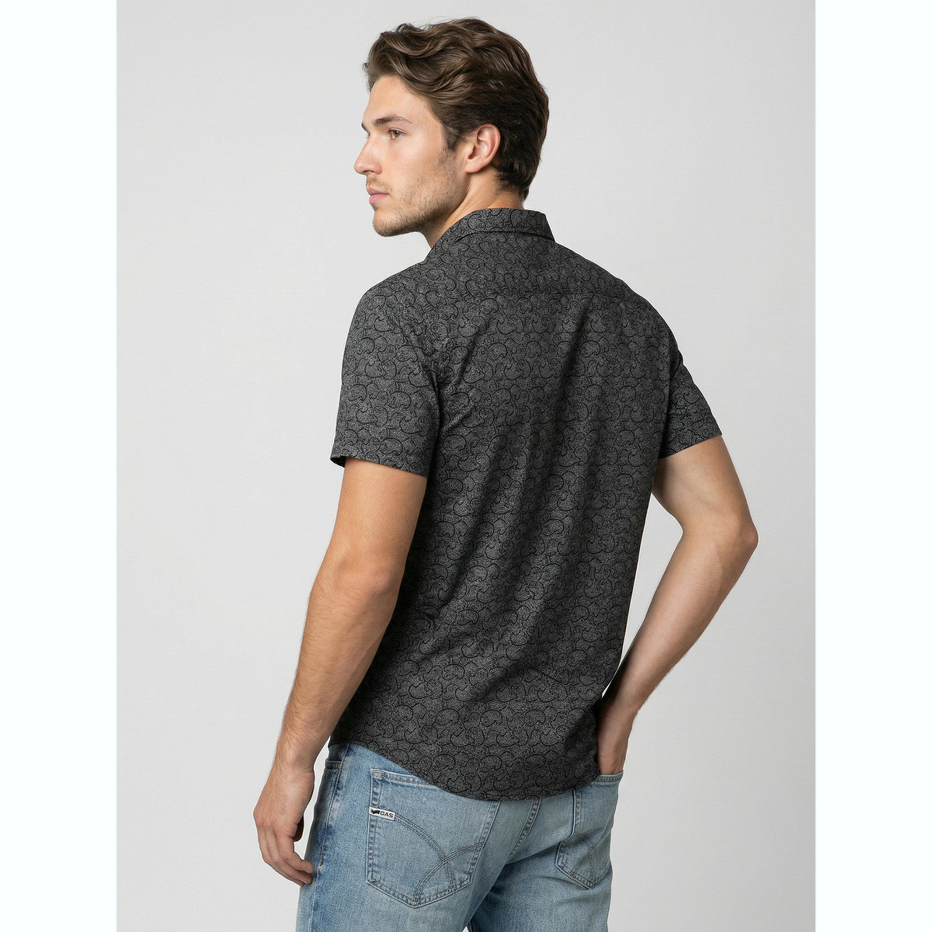 قميص أسود بطبعة بيزلي وأكمام قصيرة-men-clothing-shirts-image-5
