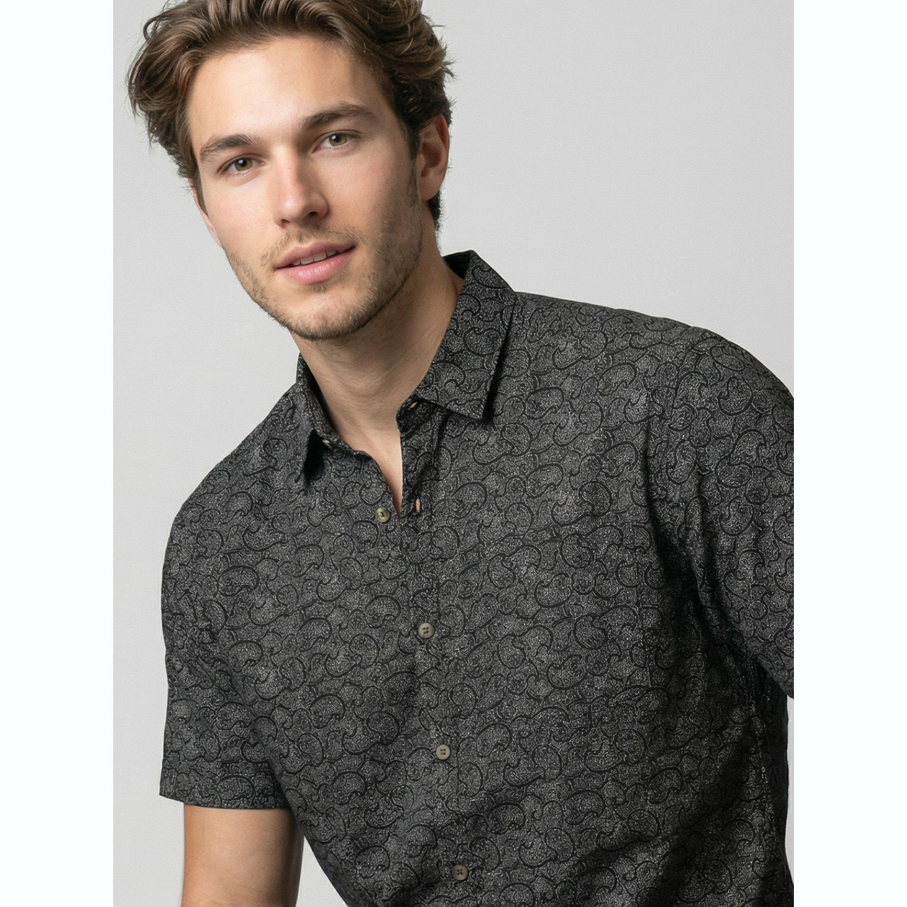 قميص أسود بطبعة بيزلي وأكمام قصيرة-men-clothing-shirts-image-6