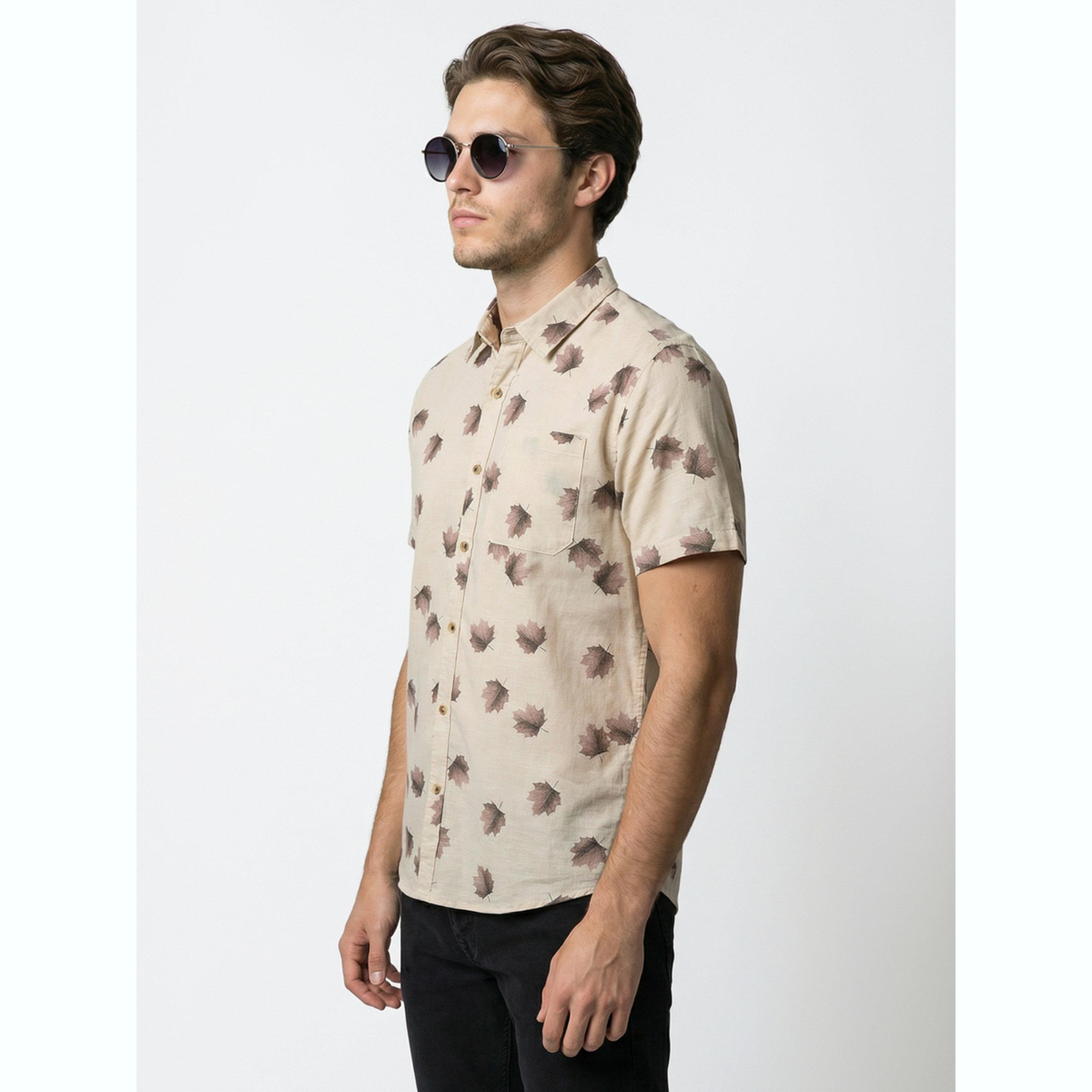 قميص بطبعة أوراق الشجر وأكمام قصيرة-men-clothing-shirts-image-4