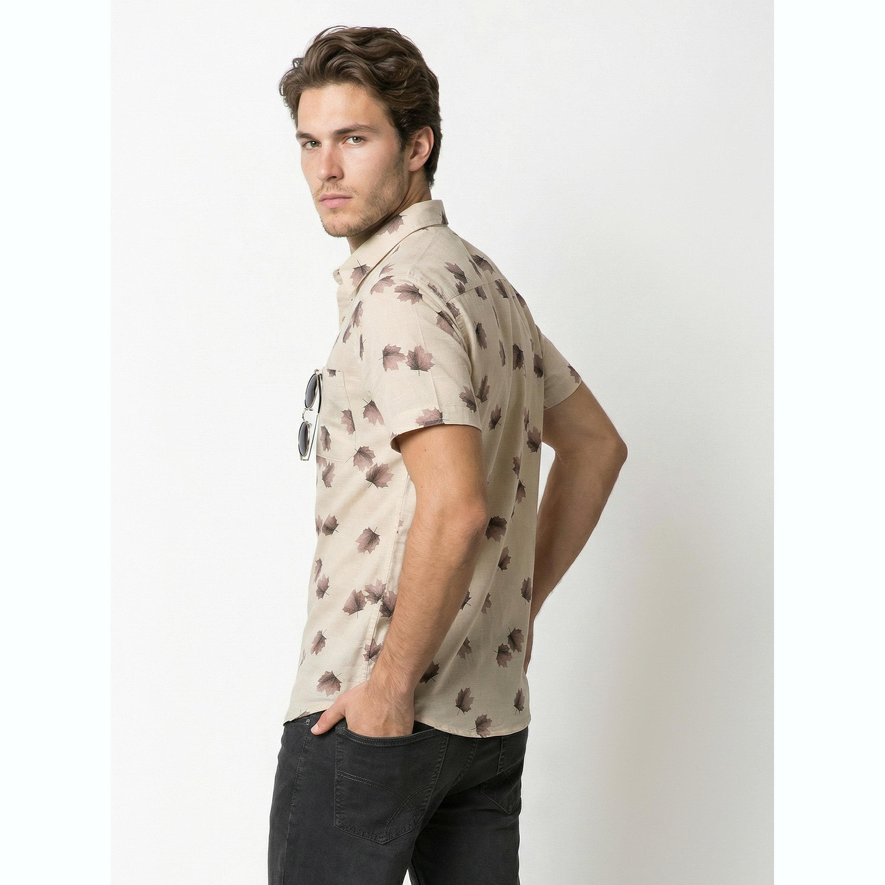 قميص بطبعة أوراق الشجر وأكمام قصيرة-men-clothing-shirts-image-5