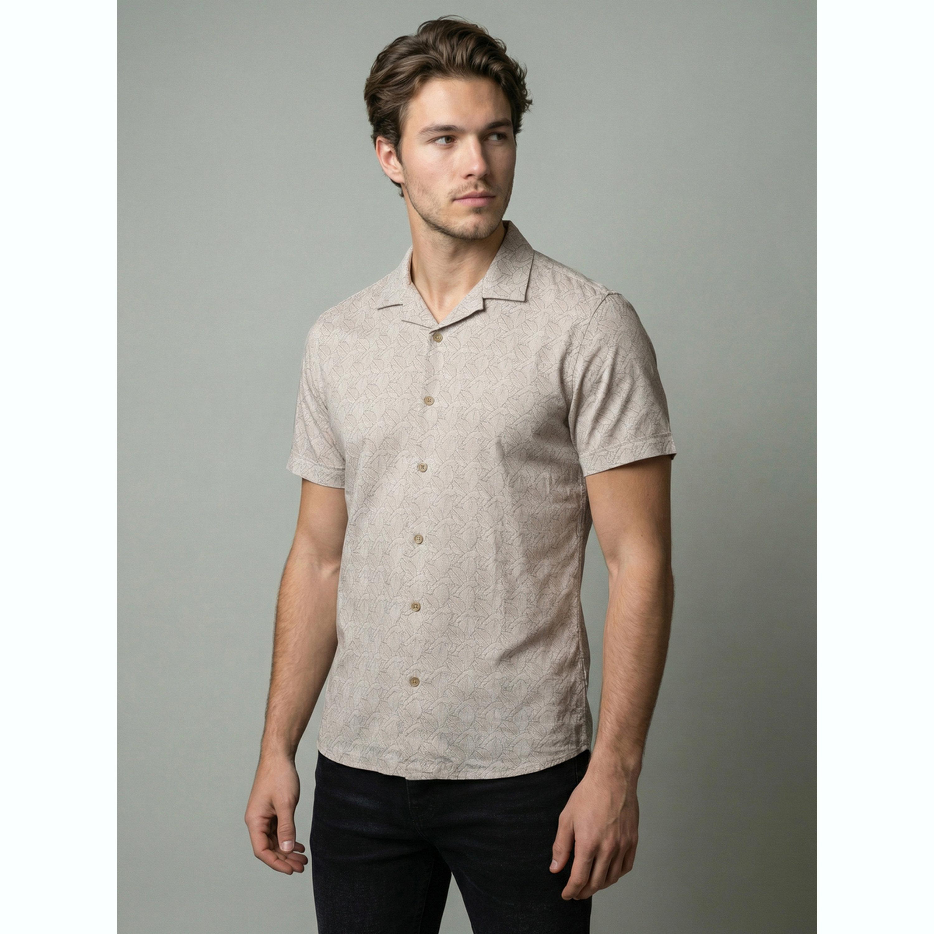 قميص بيج مطبوع بأكمام قصيرة وياقة كوبية-men-clothing-shirts-image-1