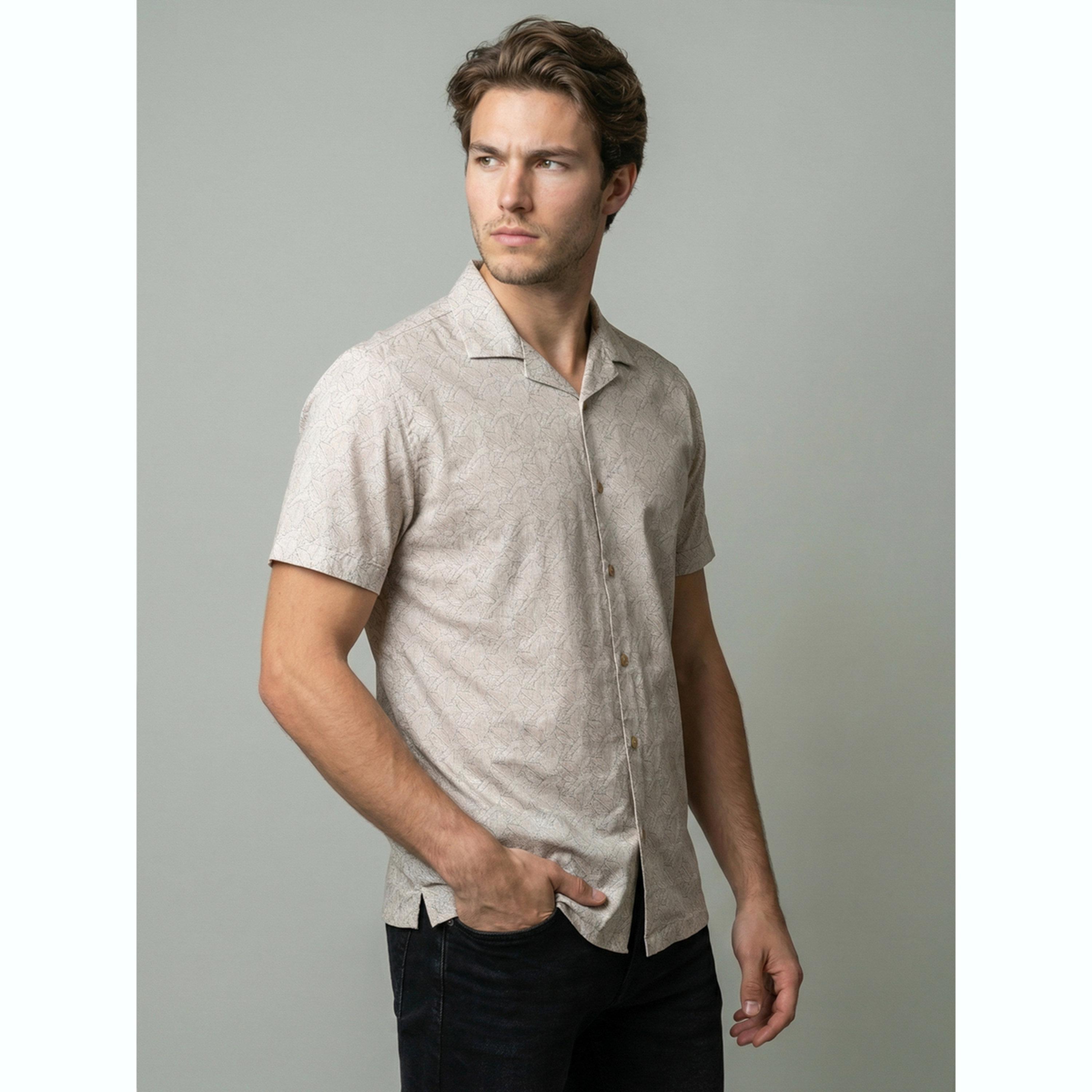 قميص بيج مطبوع بأكمام قصيرة وياقة كوبية-men-clothing-shirts-image-3