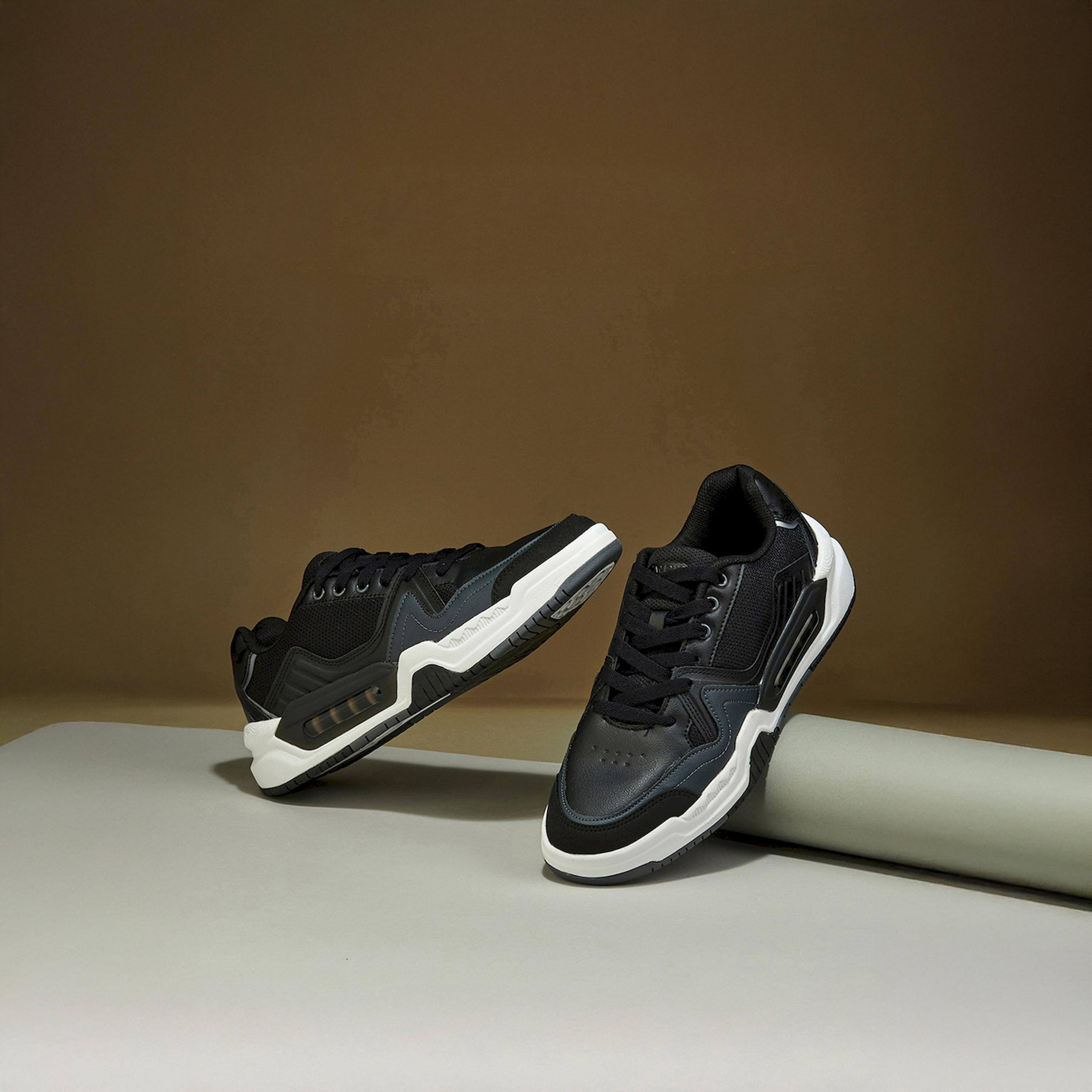 حذاء سنيكرز برباط غلق ورقبة منخفضة-sports-men-shoes-image-2