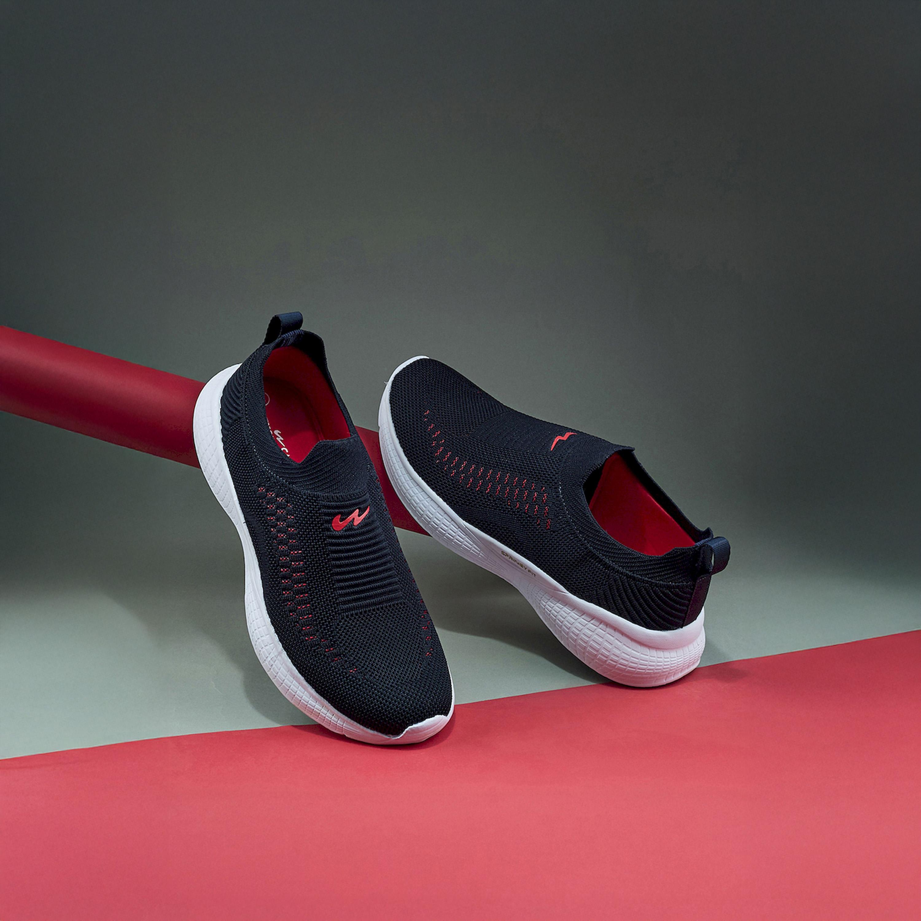 حذاء سنيكرز سهل الارتداء وتفاصيل بارزة الملمس-sports-men-shoes-image-6