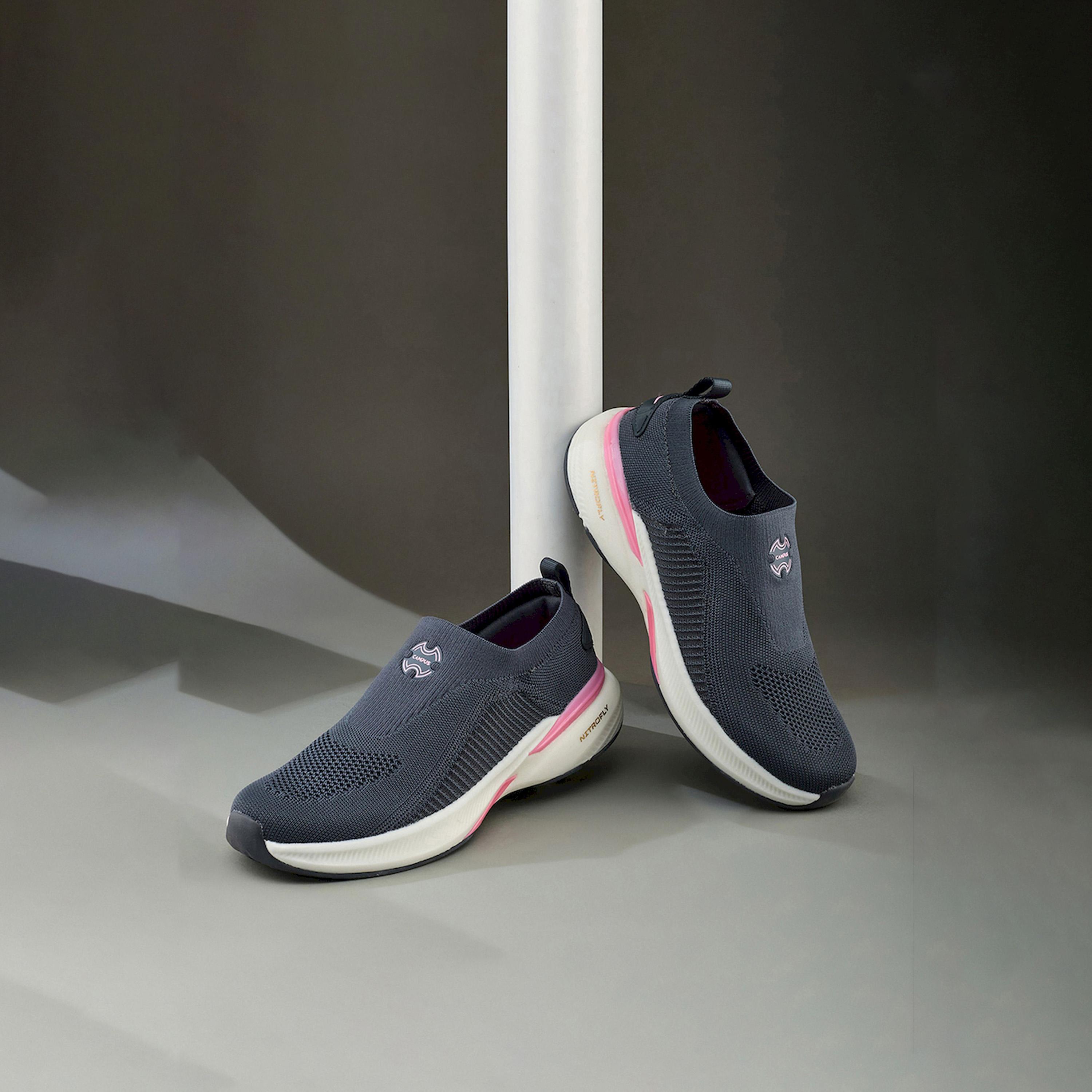 حذاء سنيكرز سهل الارتداء بتفاصيل بارزة الملمس-women-shoes-sneakers-image-3