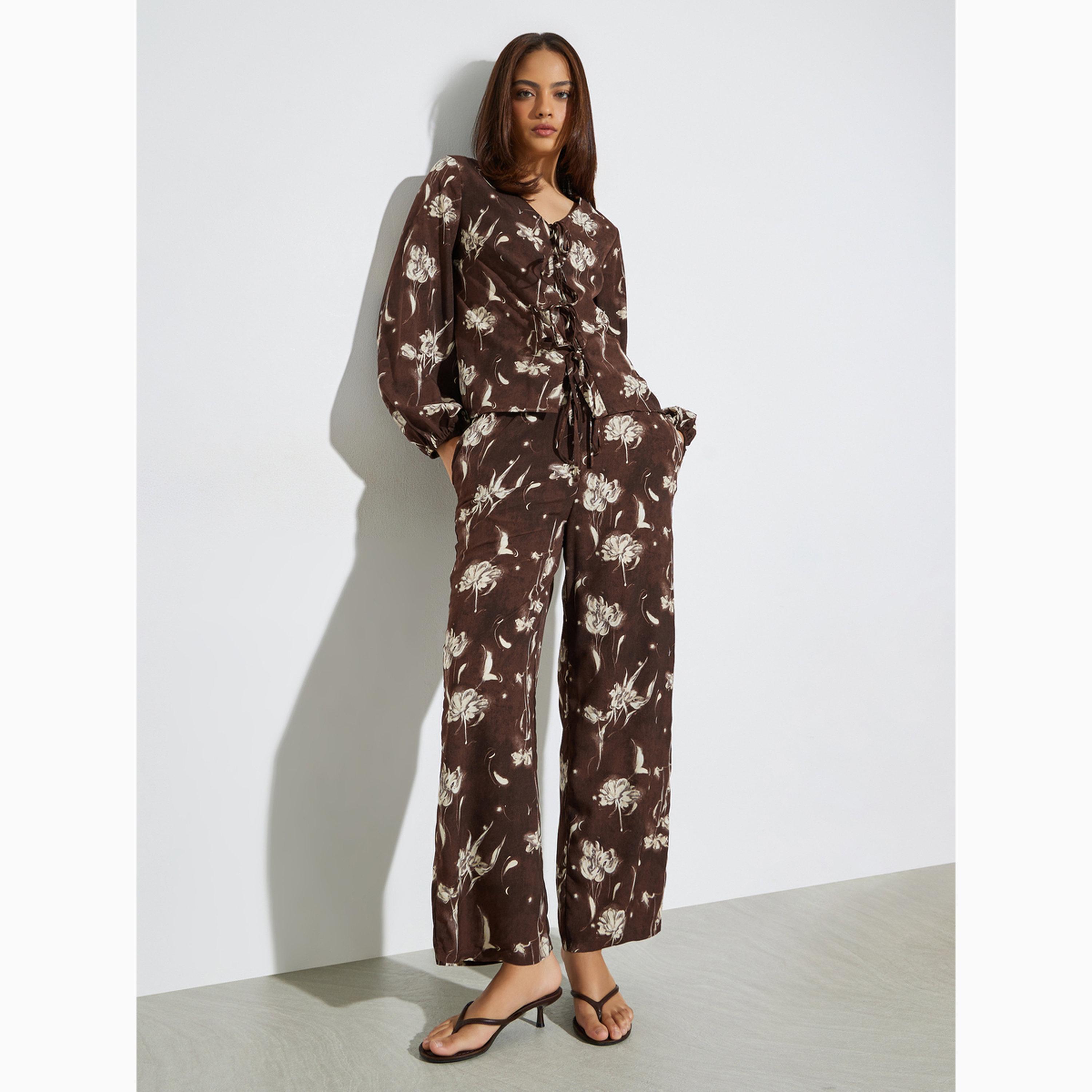 مجموعة من بنطال بأرجل واسعة وبلوزة بطبعة أزهار-women-clothing-coordsets-image-1