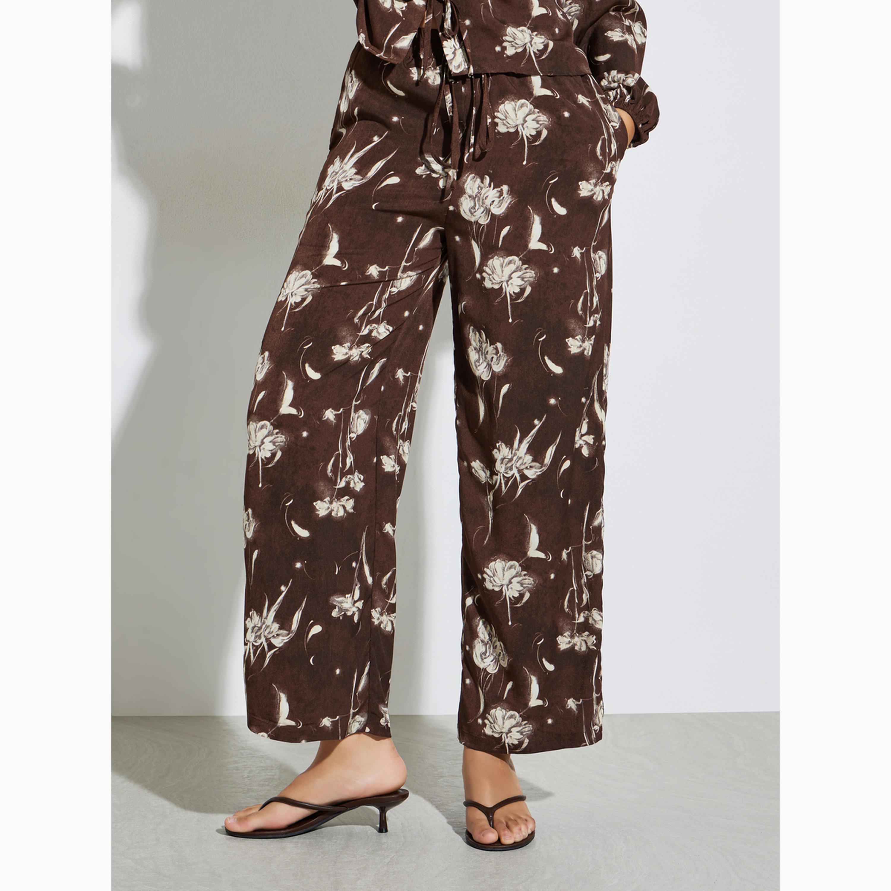 مجموعة من بنطال بأرجل واسعة وبلوزة بطبعة أزهار-women-clothing-coordsets-image-4