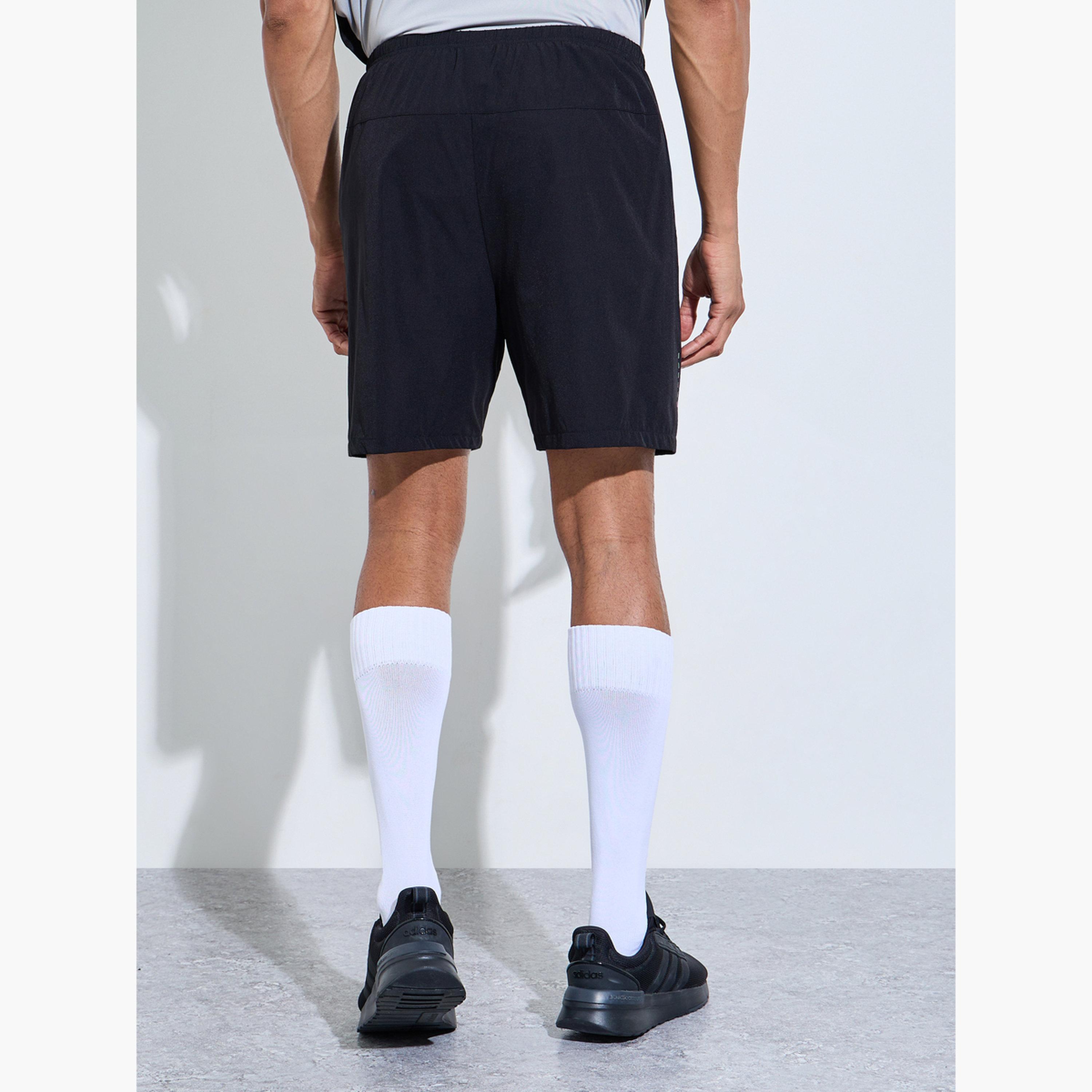 شورت تمرين نايلون بتفاصيل ألواح للرجال-sports-men-clothing-bottoms-shorts-image-4