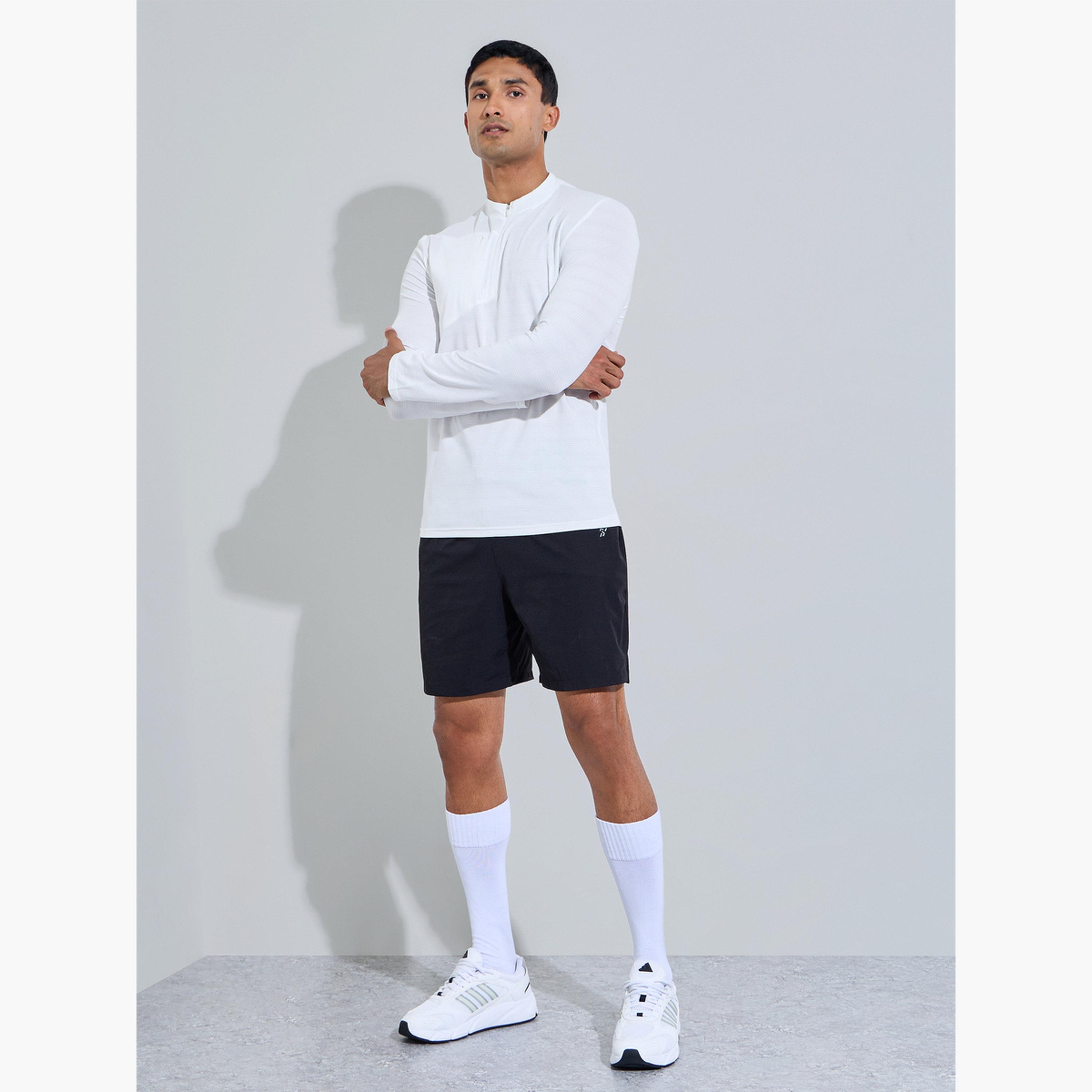 ستايلي - تيشيرت رياضي رجالي بأكمام طويلة وسحاب ربعي-men-clothing-sportswearandactivewear-tshirtsandpolos-image-2