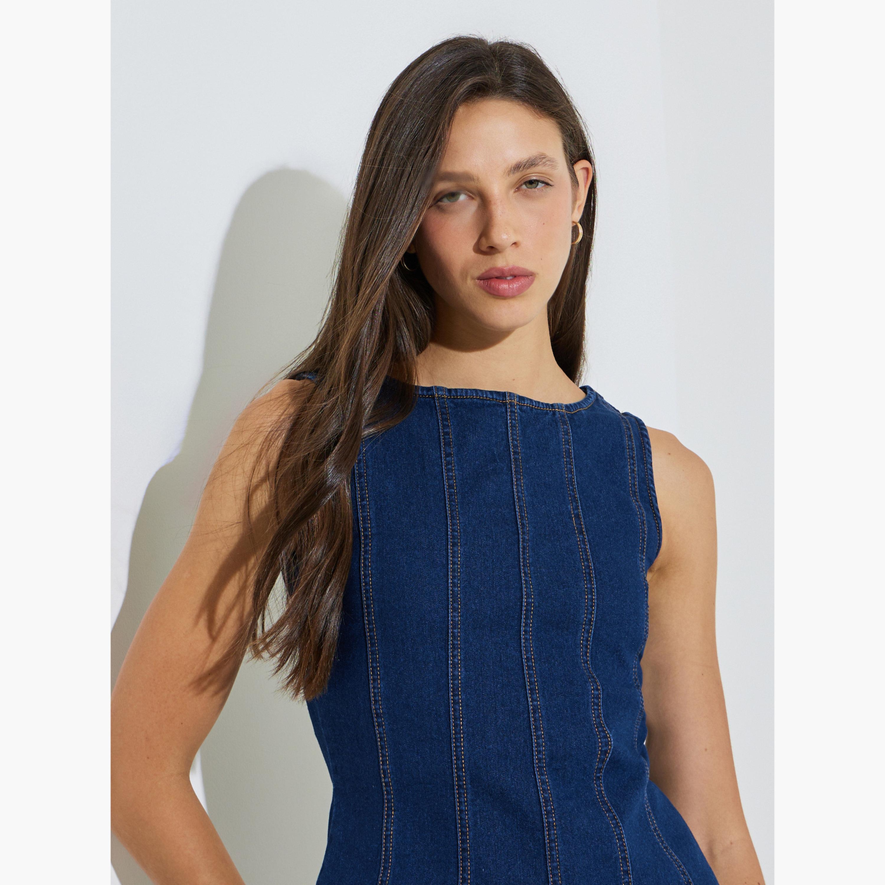 ستايلي - بلوزة جينز زرقاء داكنة بدون أكمام بتصميم بيبلوم-women-clothing-shirtsandblouses-blouses-image-3