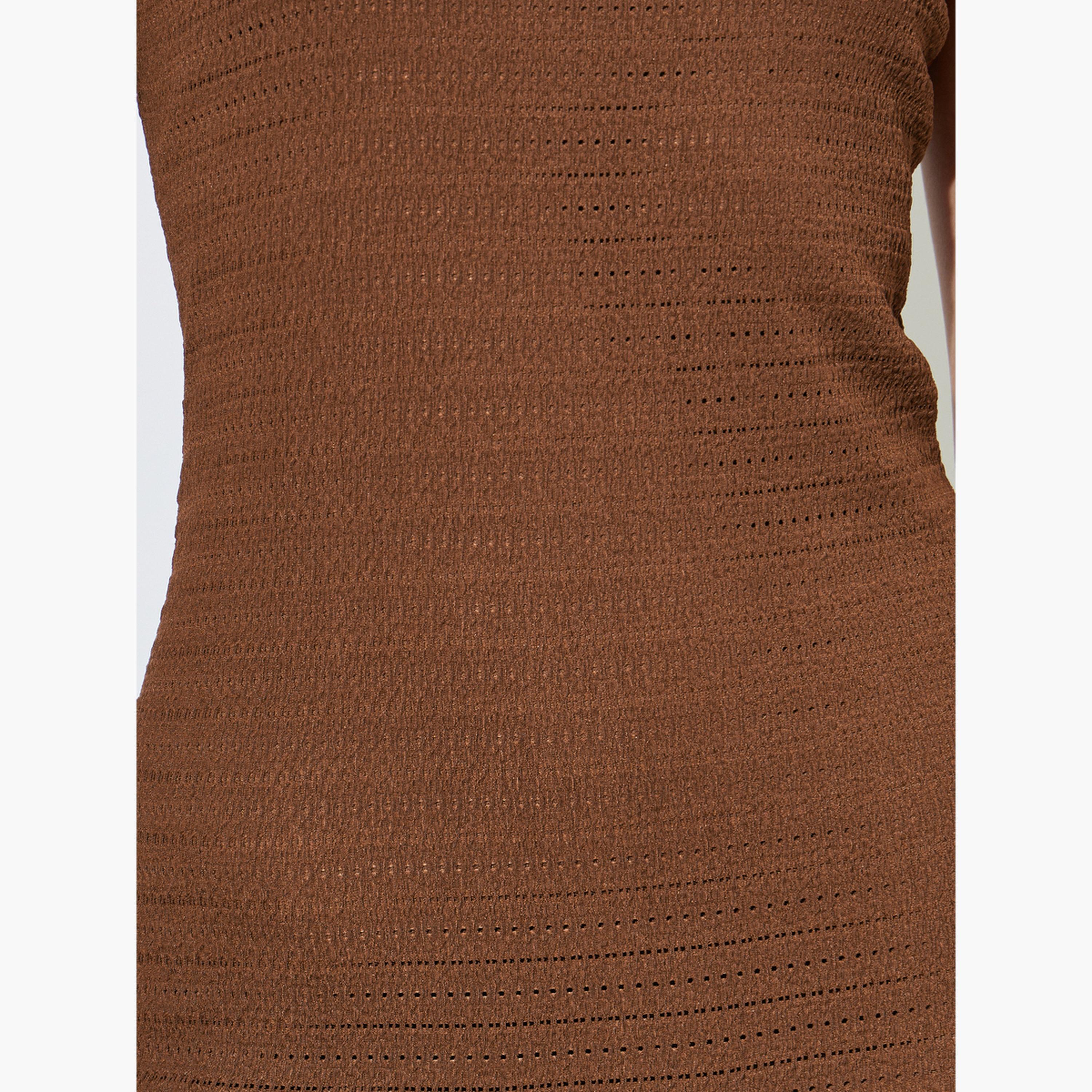 فستان طويل بحافة واسعة ودون أكمام بتفاصيل بارزة الملمس-women-clothing-dresses-image-5