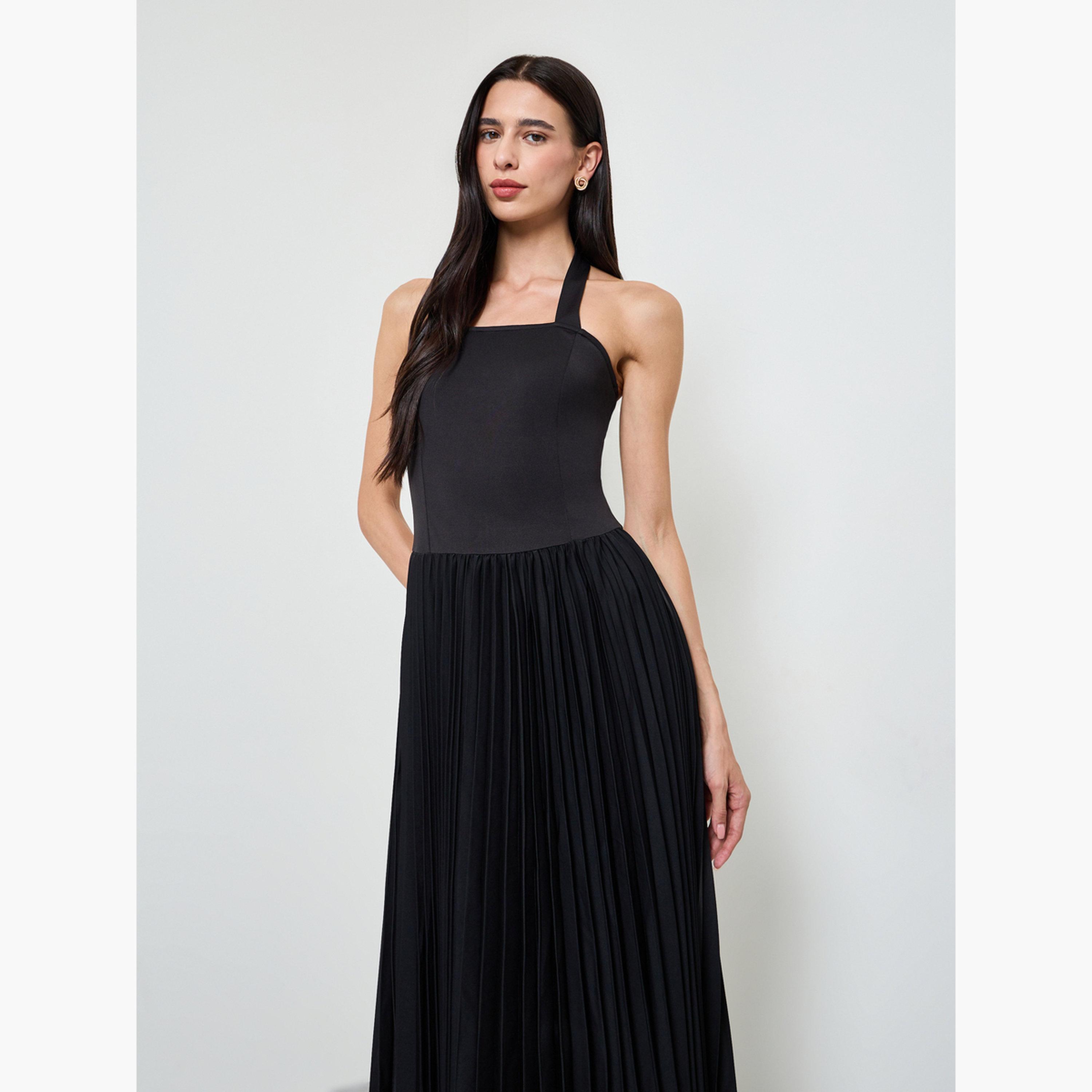 فستان طويل بحافة واسعة بياقة هولتر وكسرات-women-clothing-dresses-image-2