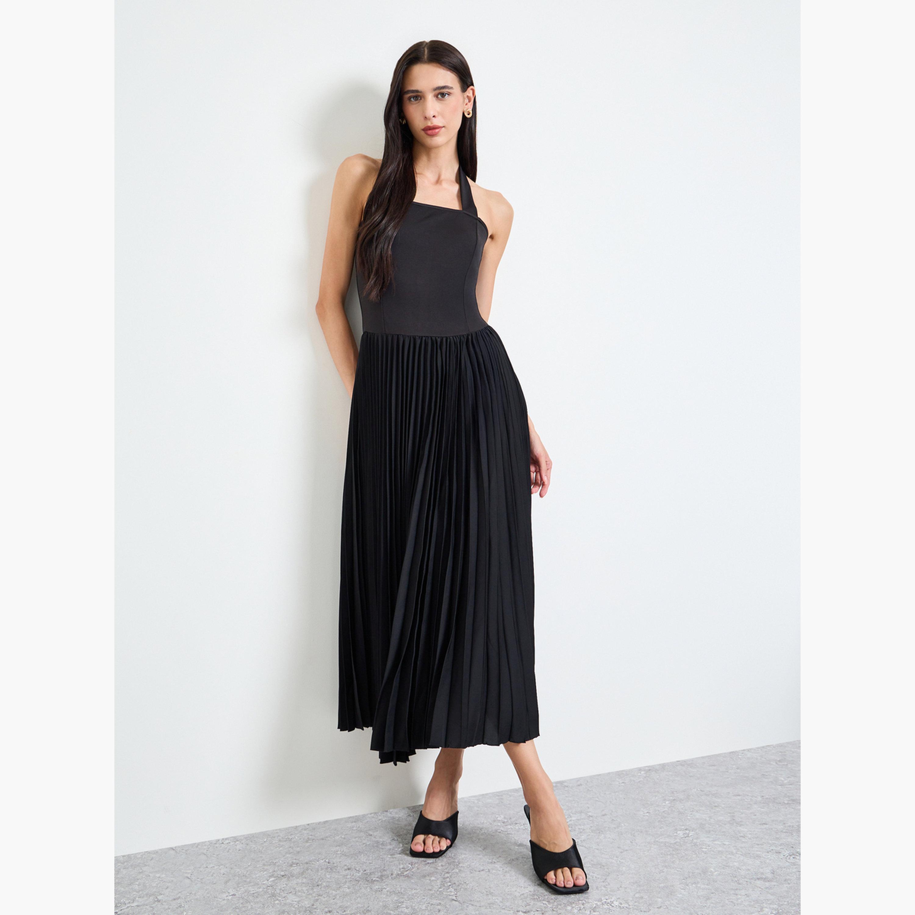 فستان طويل بحافة واسعة بياقة هولتر وكسرات-women-clothing-dresses-image-3
