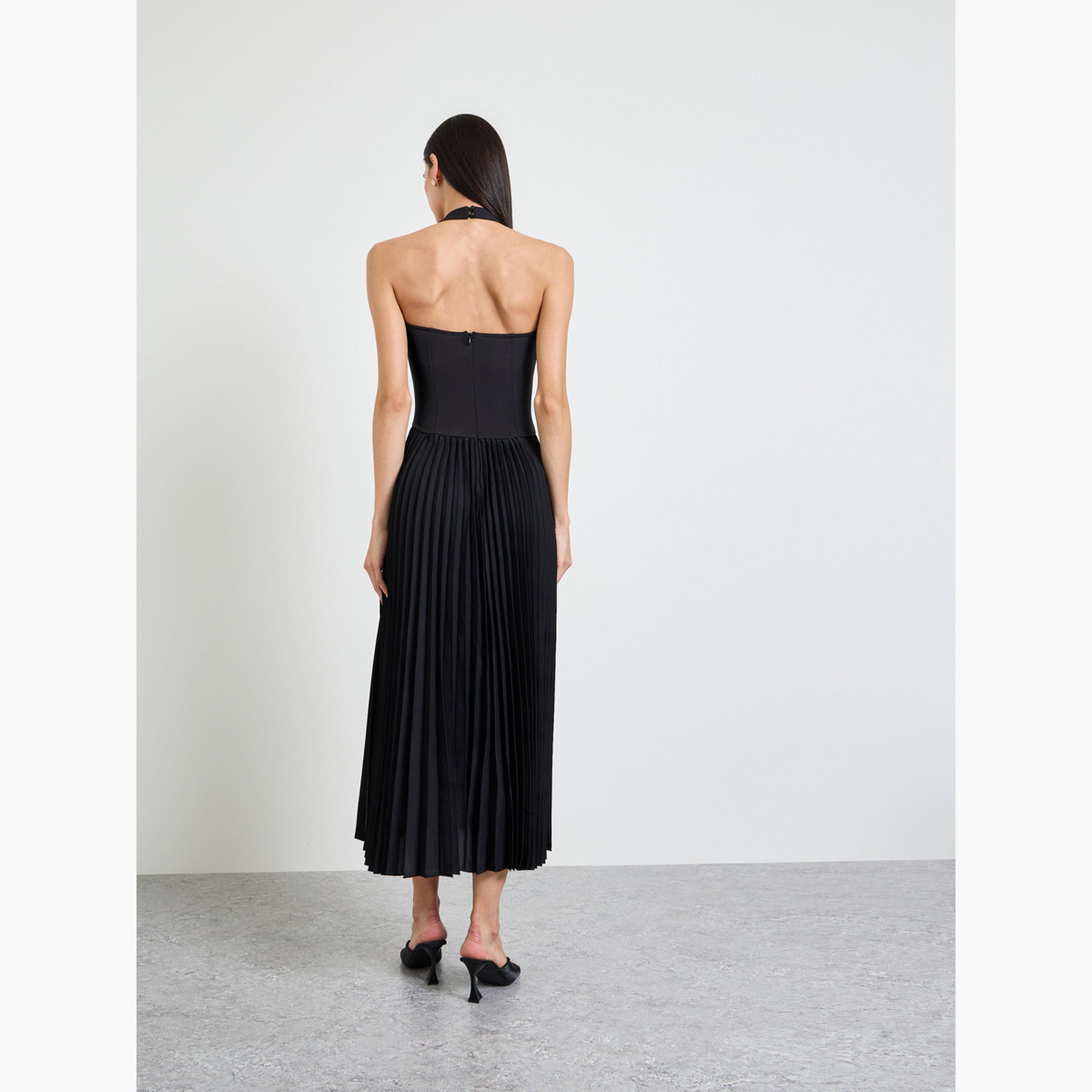 فستان طويل بحافة واسعة بياقة هولتر وكسرات-women-clothing-dresses-image-4