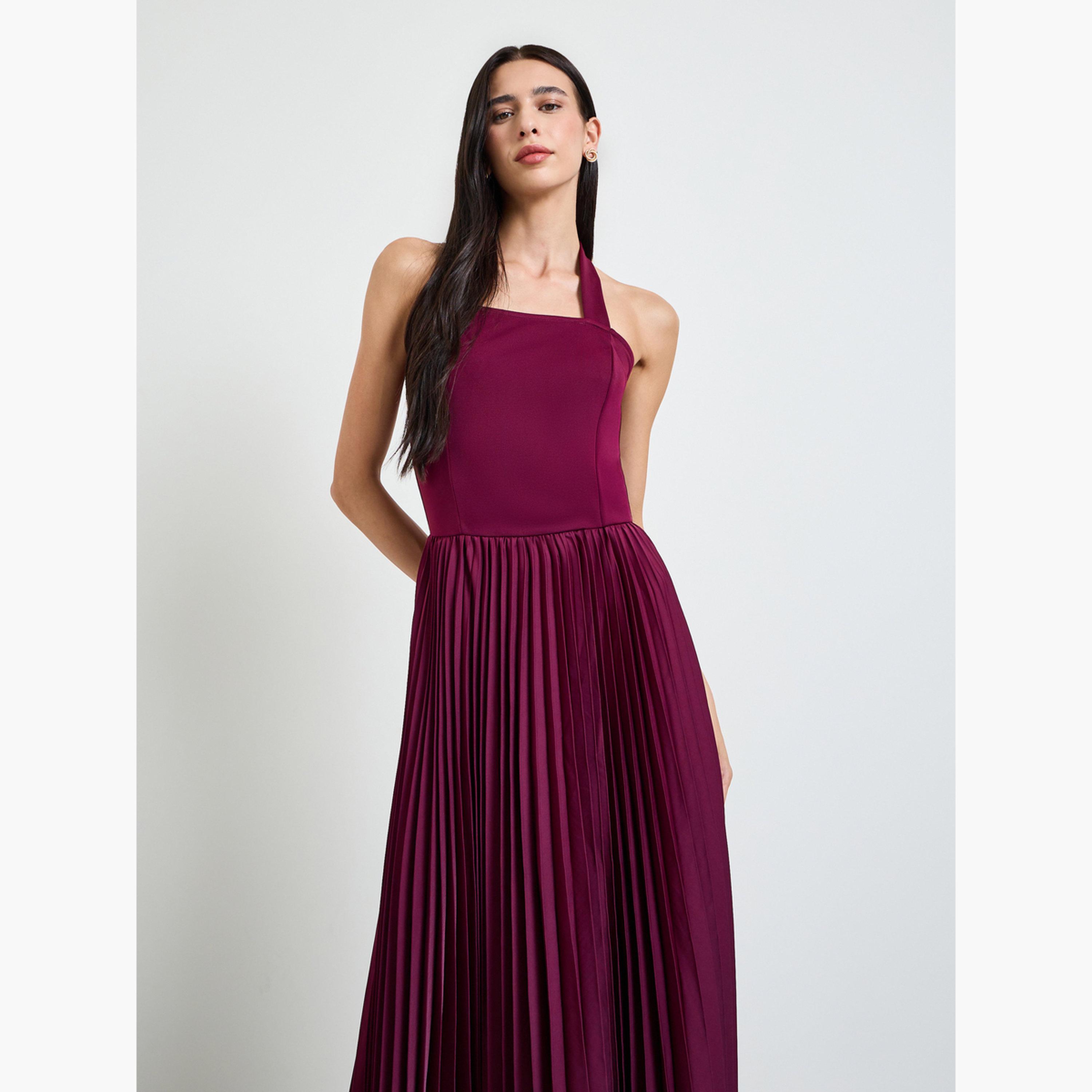 فستان طويل بحافة واسعة بياقة هولتر وكسرات-women-clothing-dresses-image-2