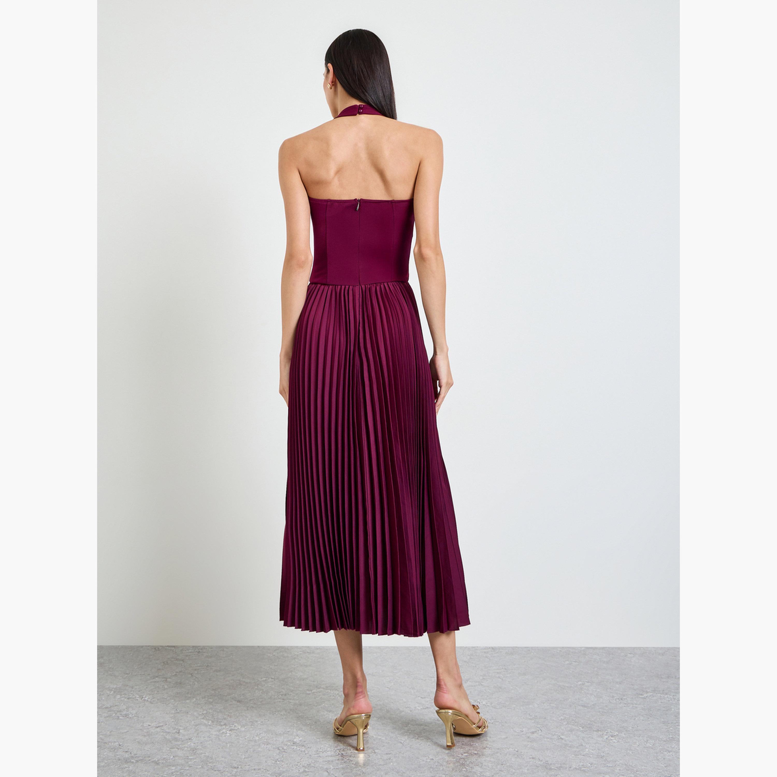 فستان طويل بحافة واسعة بياقة هولتر وكسرات-women-clothing-dresses-image-4
