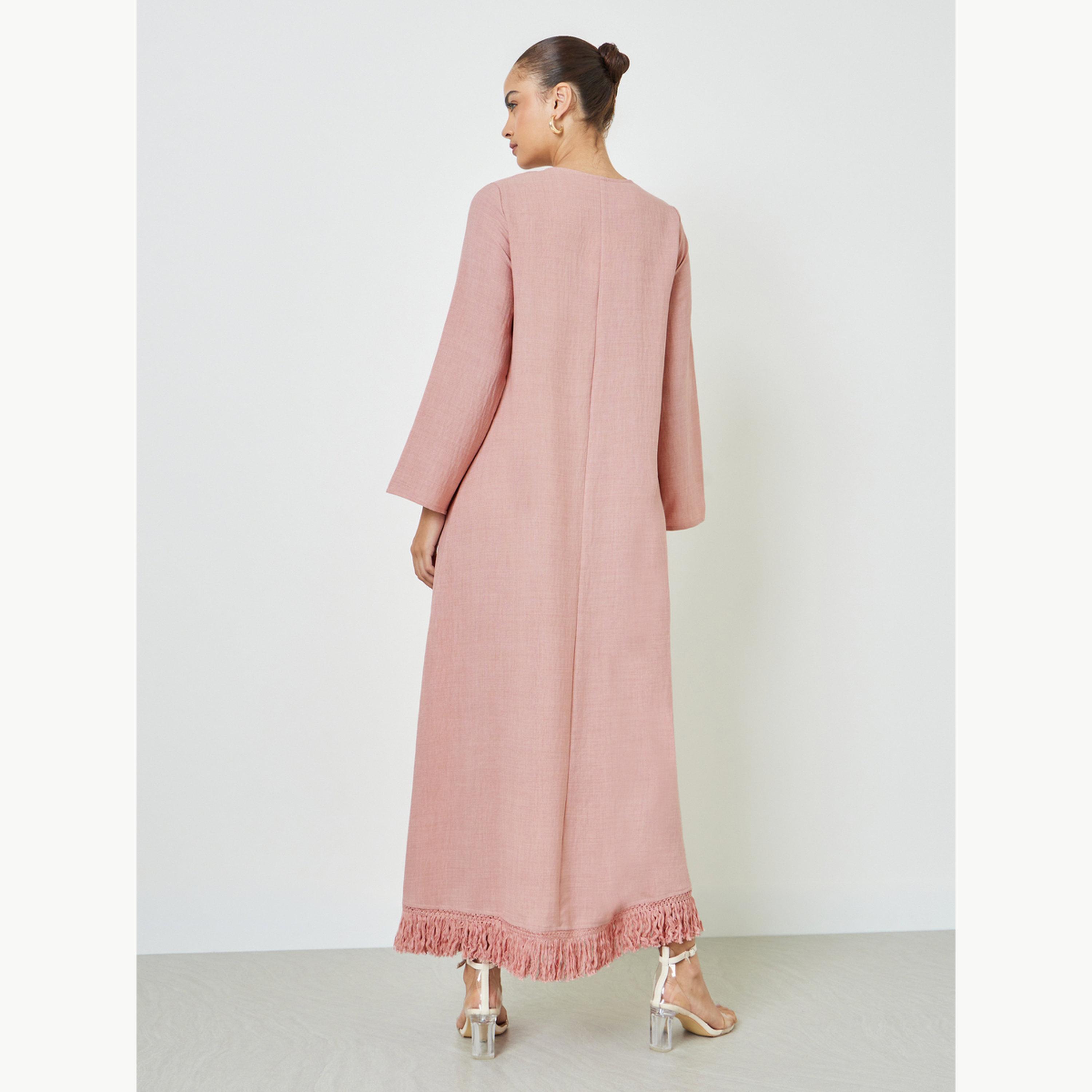 جلابية بحافة واسعة ومزينة بشرابات باللون الوردي-women-arabicclothing-jalabiyas-image-3