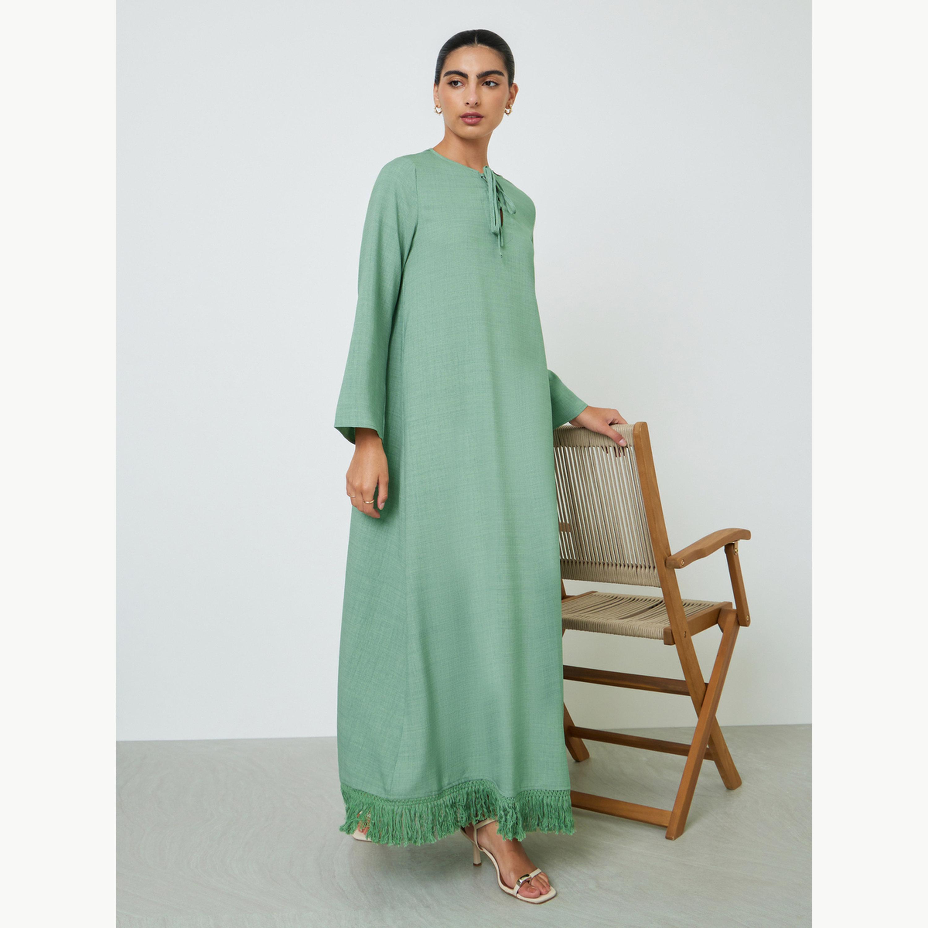 جلابية بحافة واسعة ومزينة بشرابات باللون الأخضر-women-arabicclothing-jalabiyas-image-1