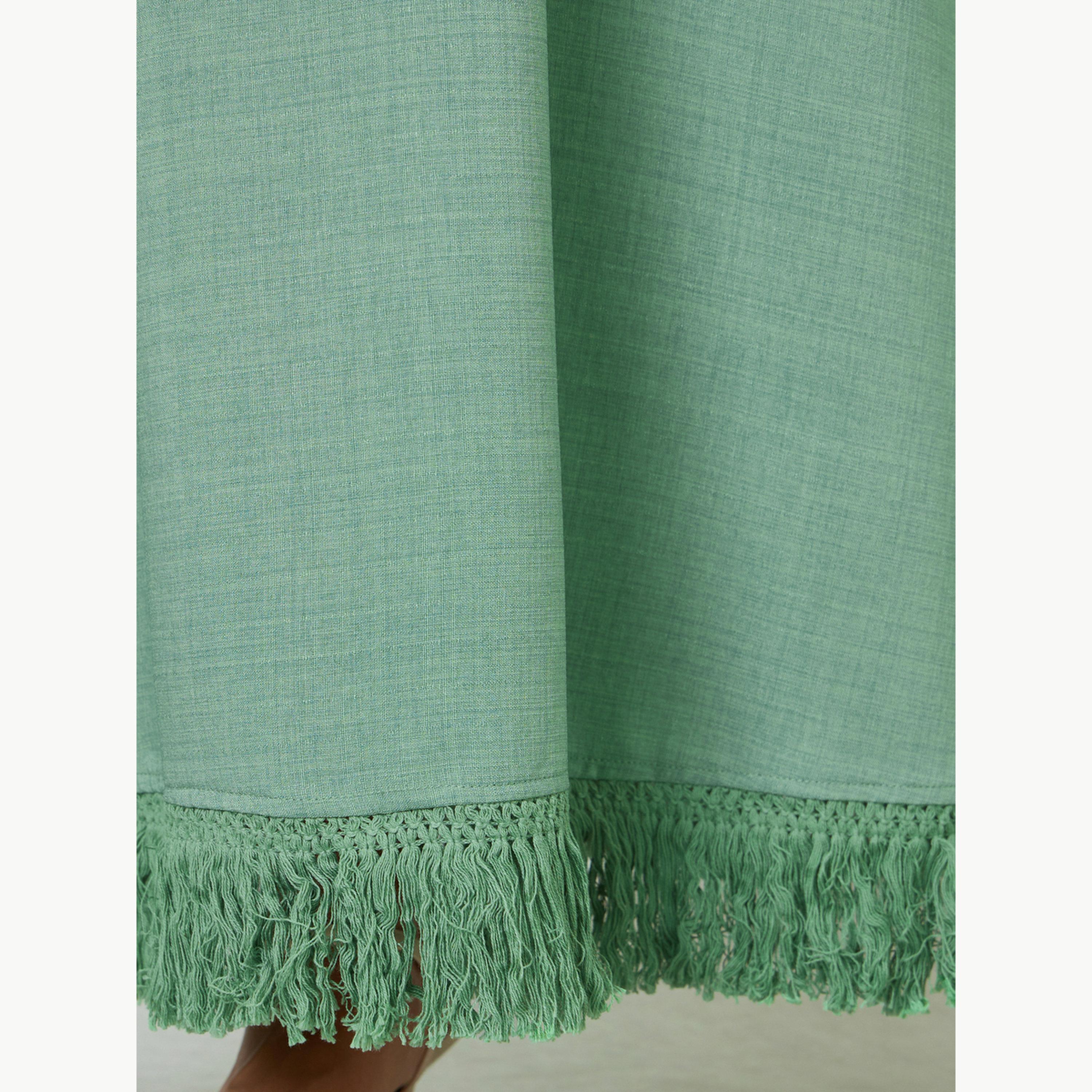 جلابية بحافة واسعة ومزينة بشرابات باللون الأخضر-women-arabicclothing-jalabiyas-image-5